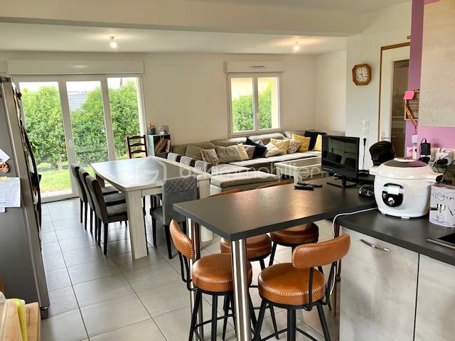 Maison de 100 m² - lannoy cuisine salon séjour de la cuisine.jpg