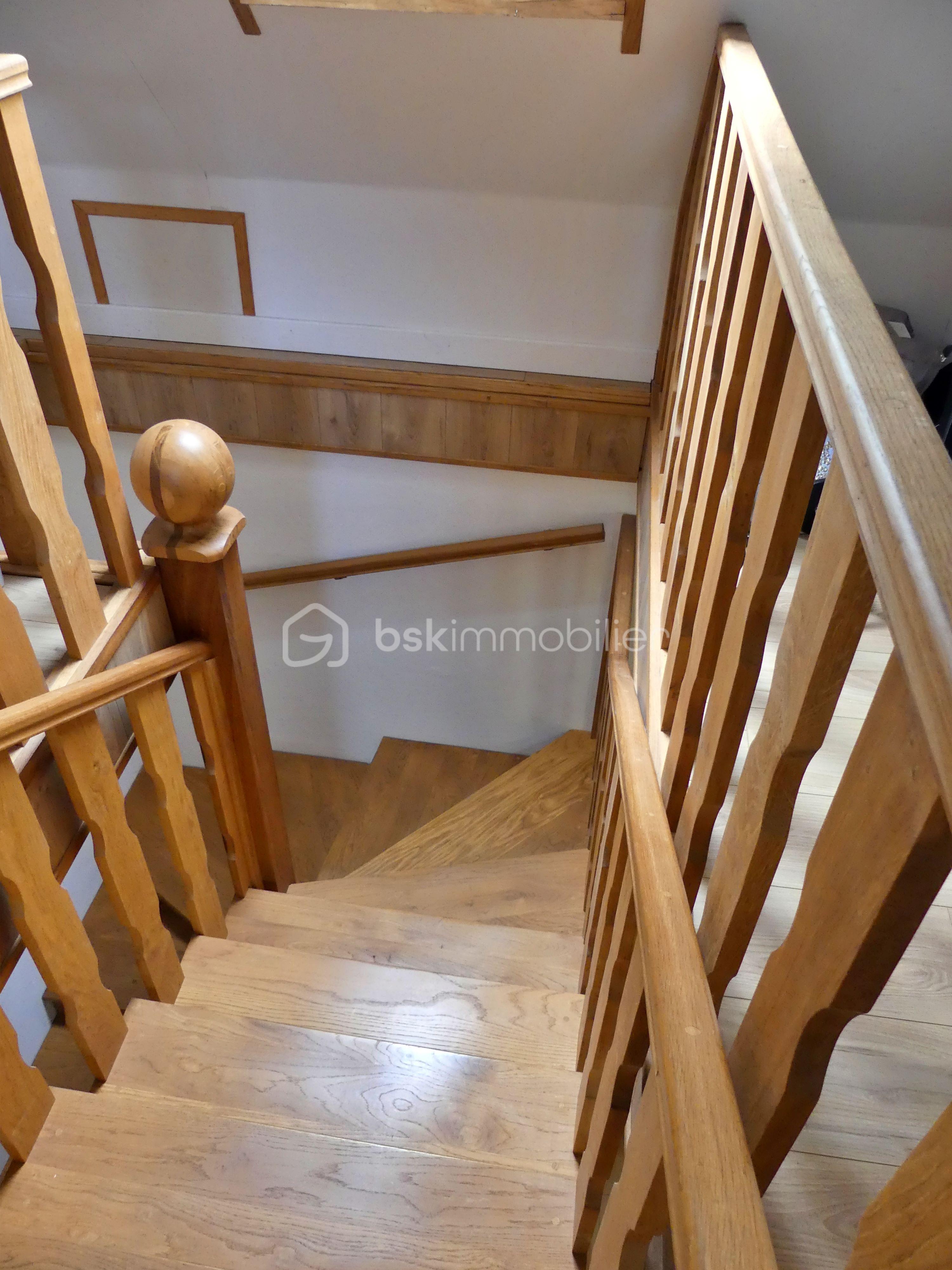 Maison longere de 261 m² - palier étage grange 2.JPG