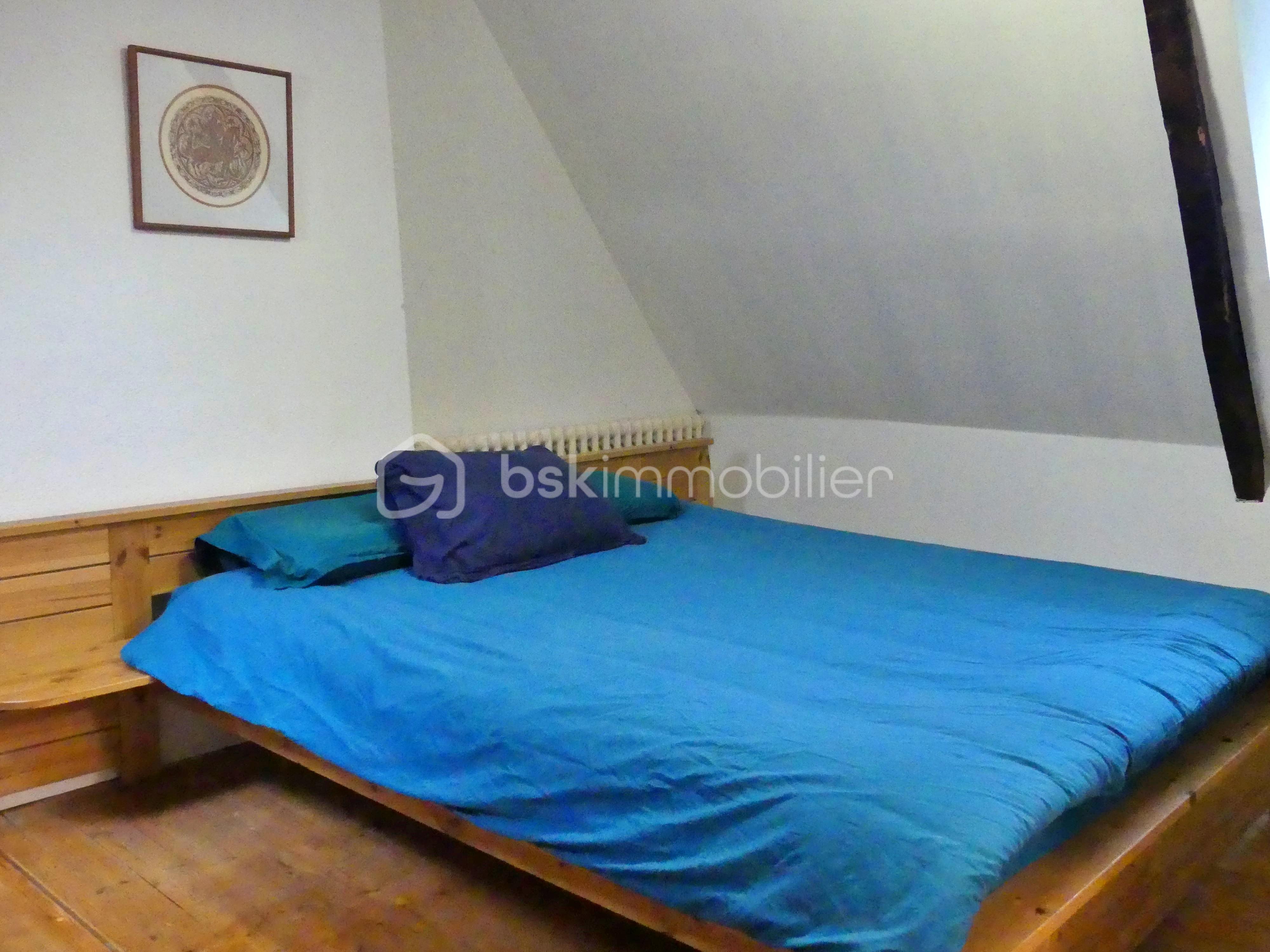 Maison longere de 261 m² - chambre 2.1 escalier 1.JPG