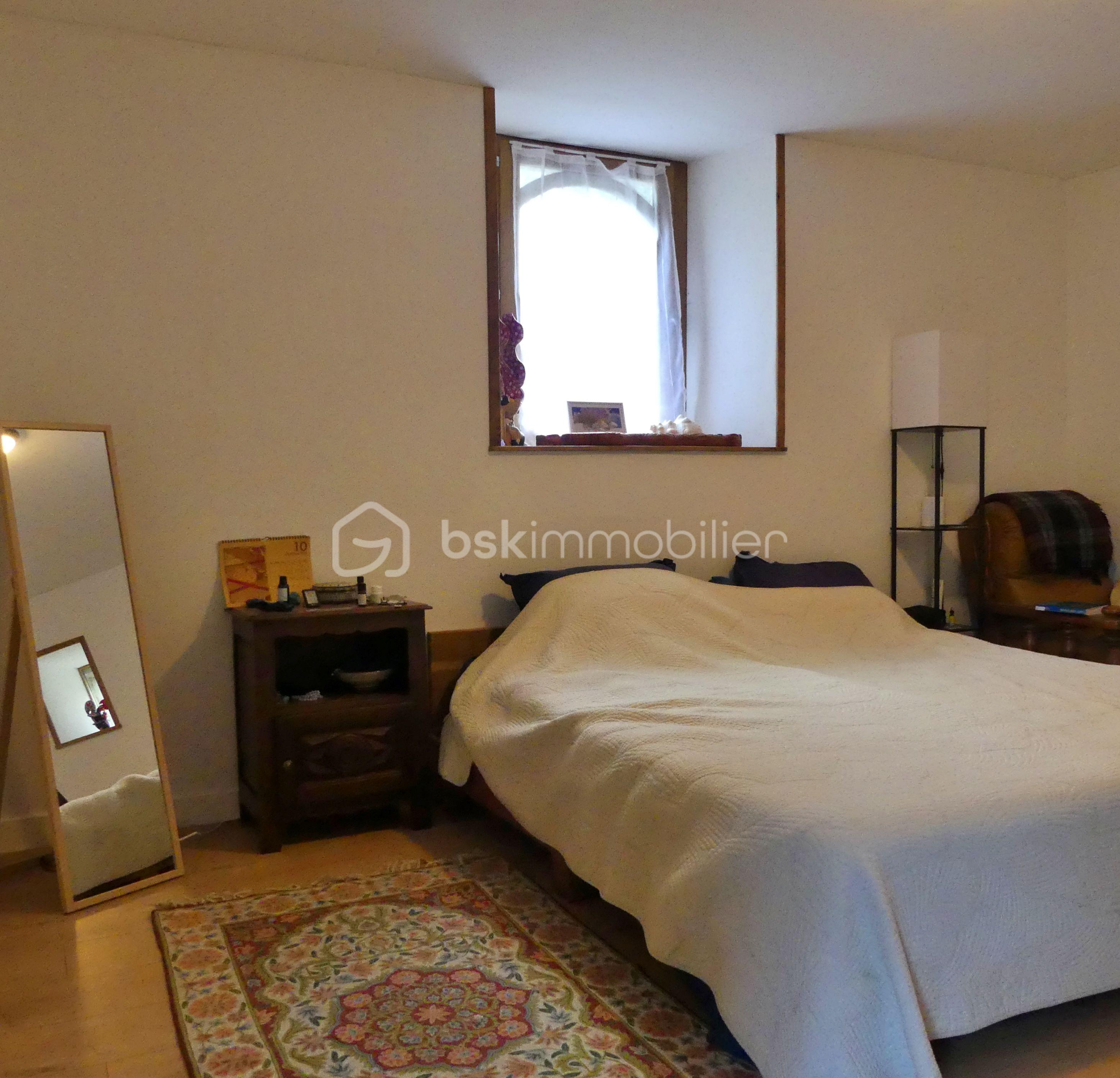 Maison longere de 261 m² - chambre 1 rdc grange.JPG