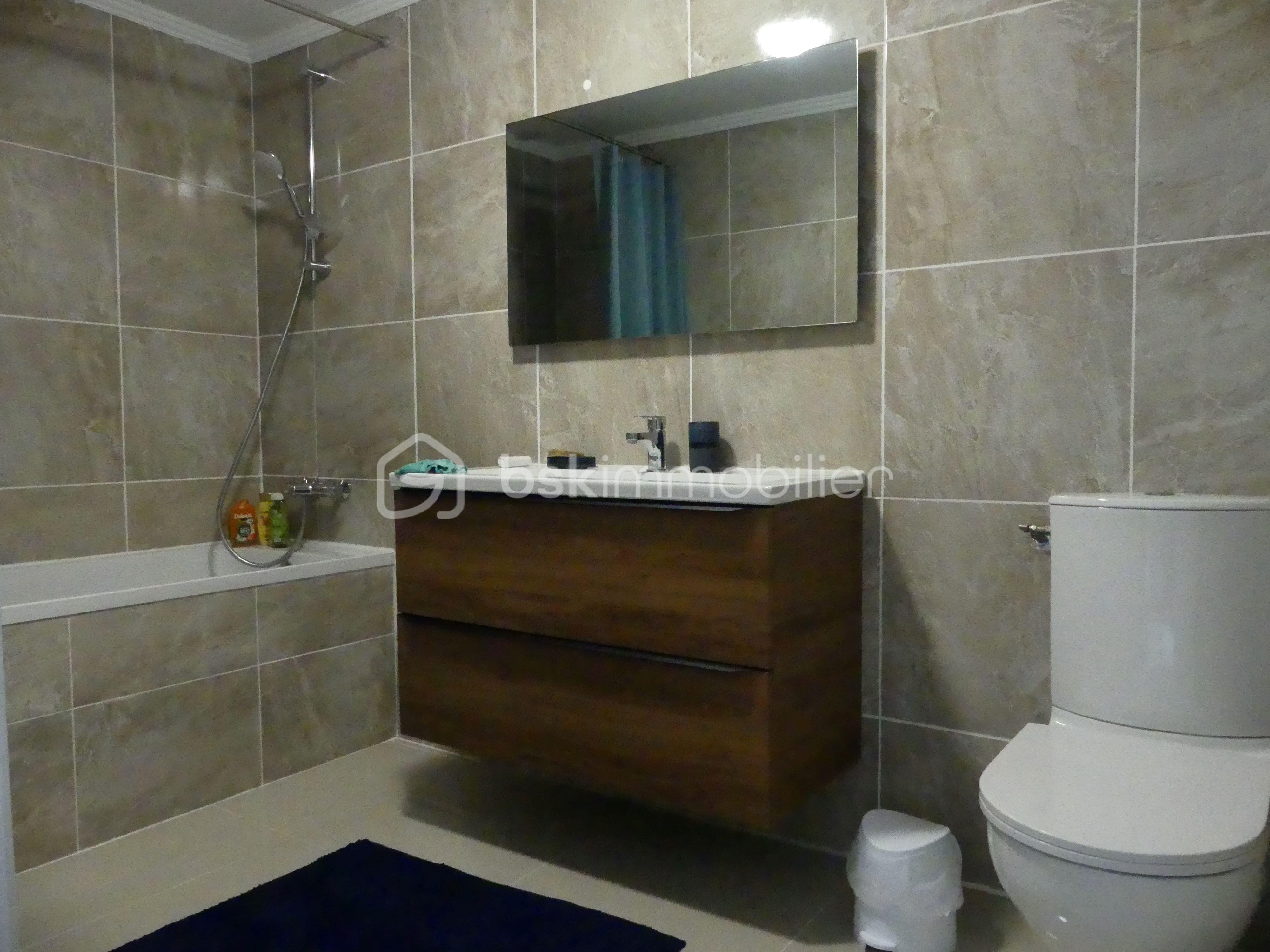 Maison longere de 261 m² - salle de bains suite parentale rdc.JPG