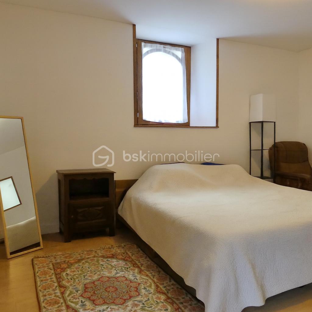 Maison longere de 261 m² - chambre 1 rdc grange rangée.png