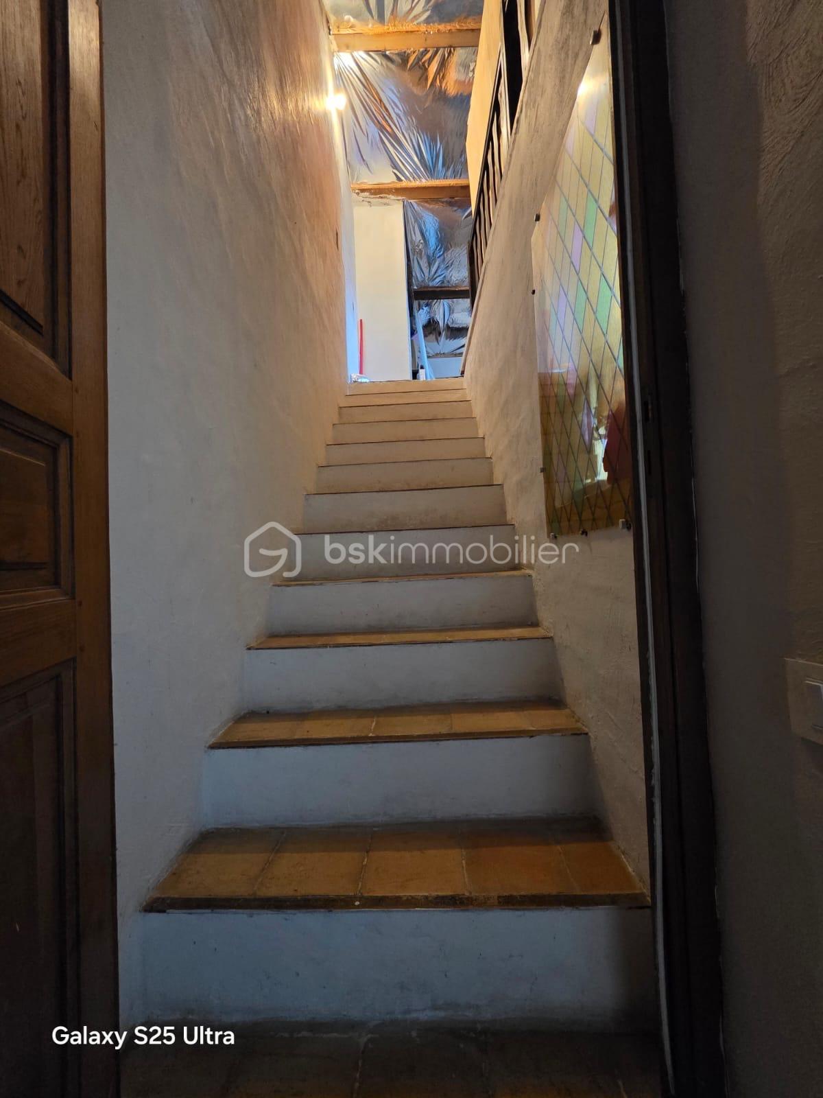 Local d'activités de 115 m² - PHOTO-2026-01-15-19-23-45.jpg