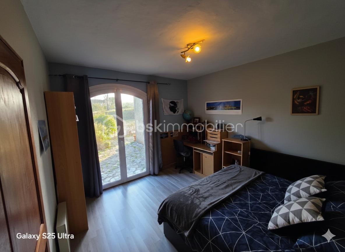 Local d'activités de 115 m² - PHOTO-2026-01-15-19-23-44 (1).jpg