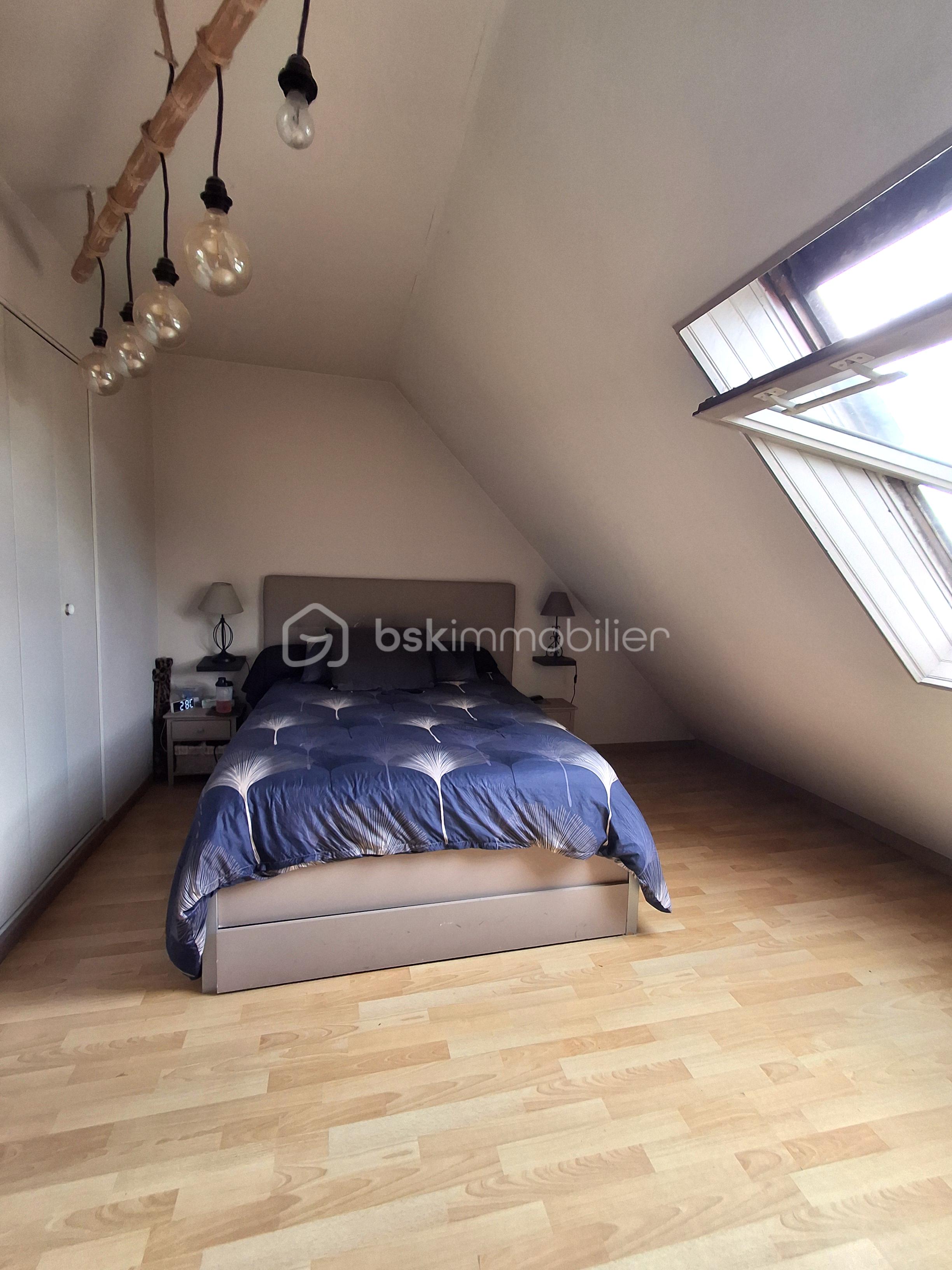 CHAMBRE BLEUE PORTRAIT RETOUCHEE.png