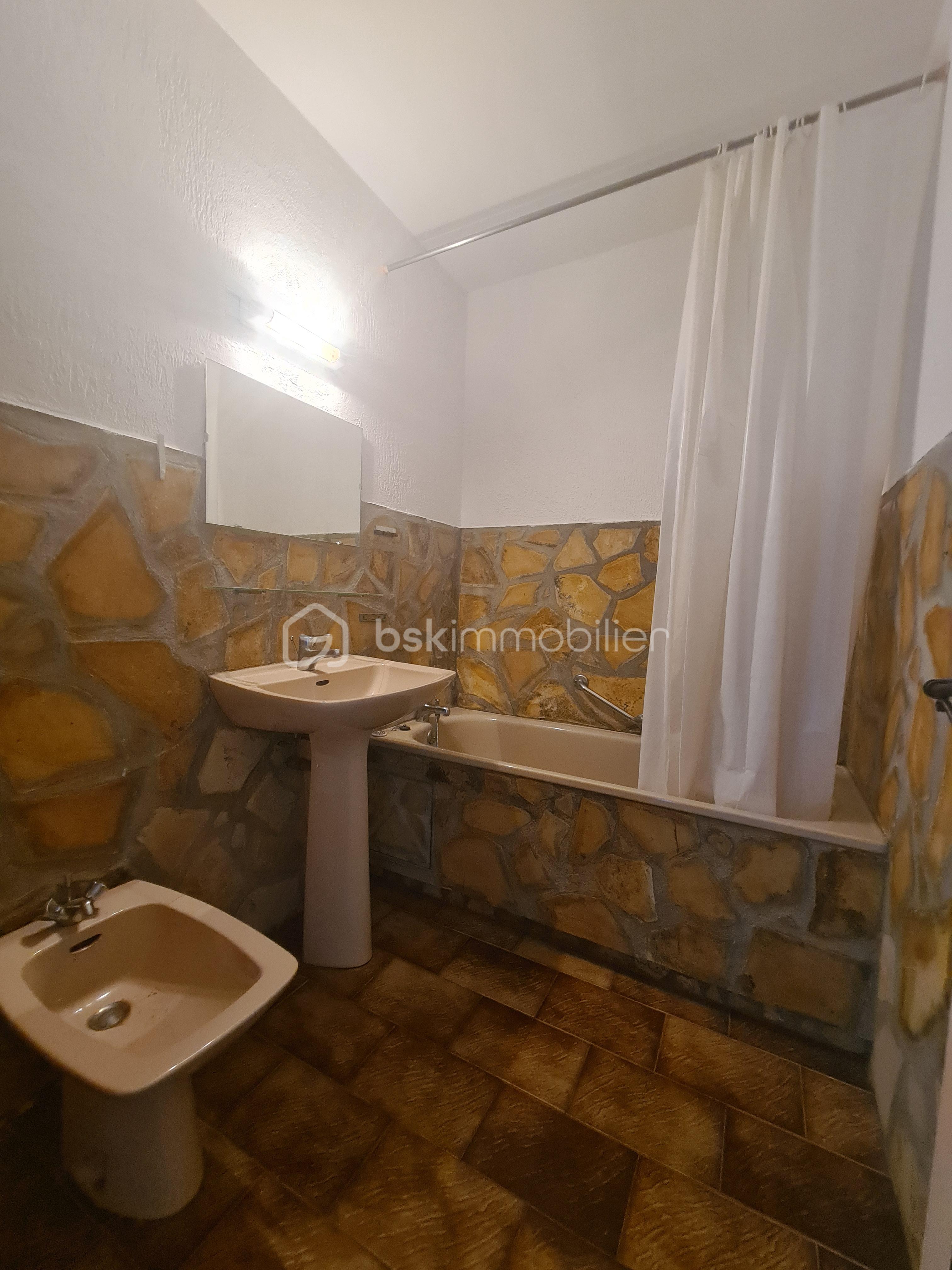 Maison de village de 104 m² - 20240305_142240.jpg