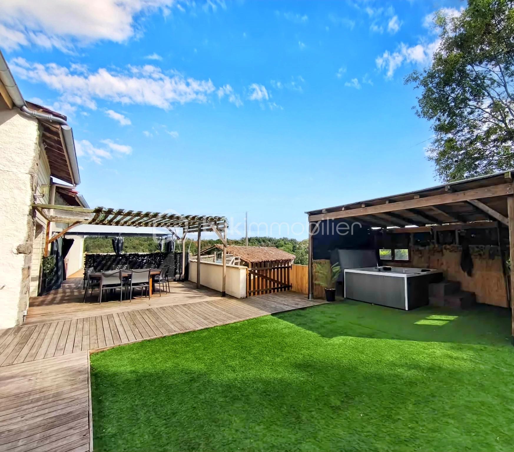 Maison en pierre de 244 m²