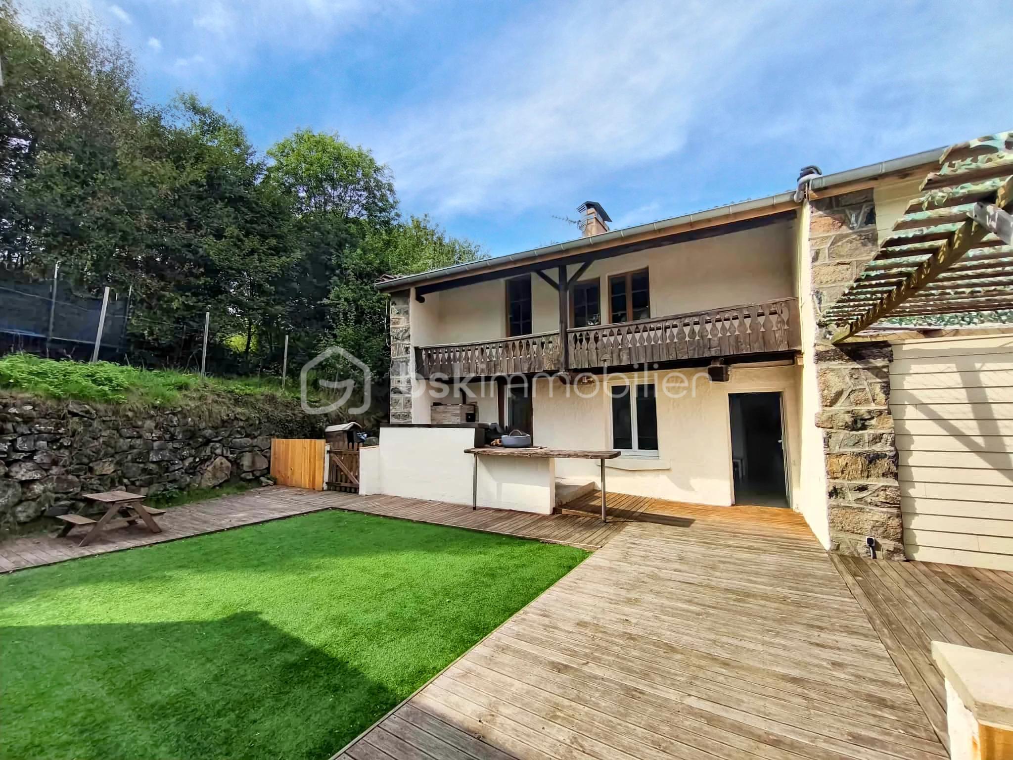Maison en pierre de 244 m² Maison en pierre de 244 m²
