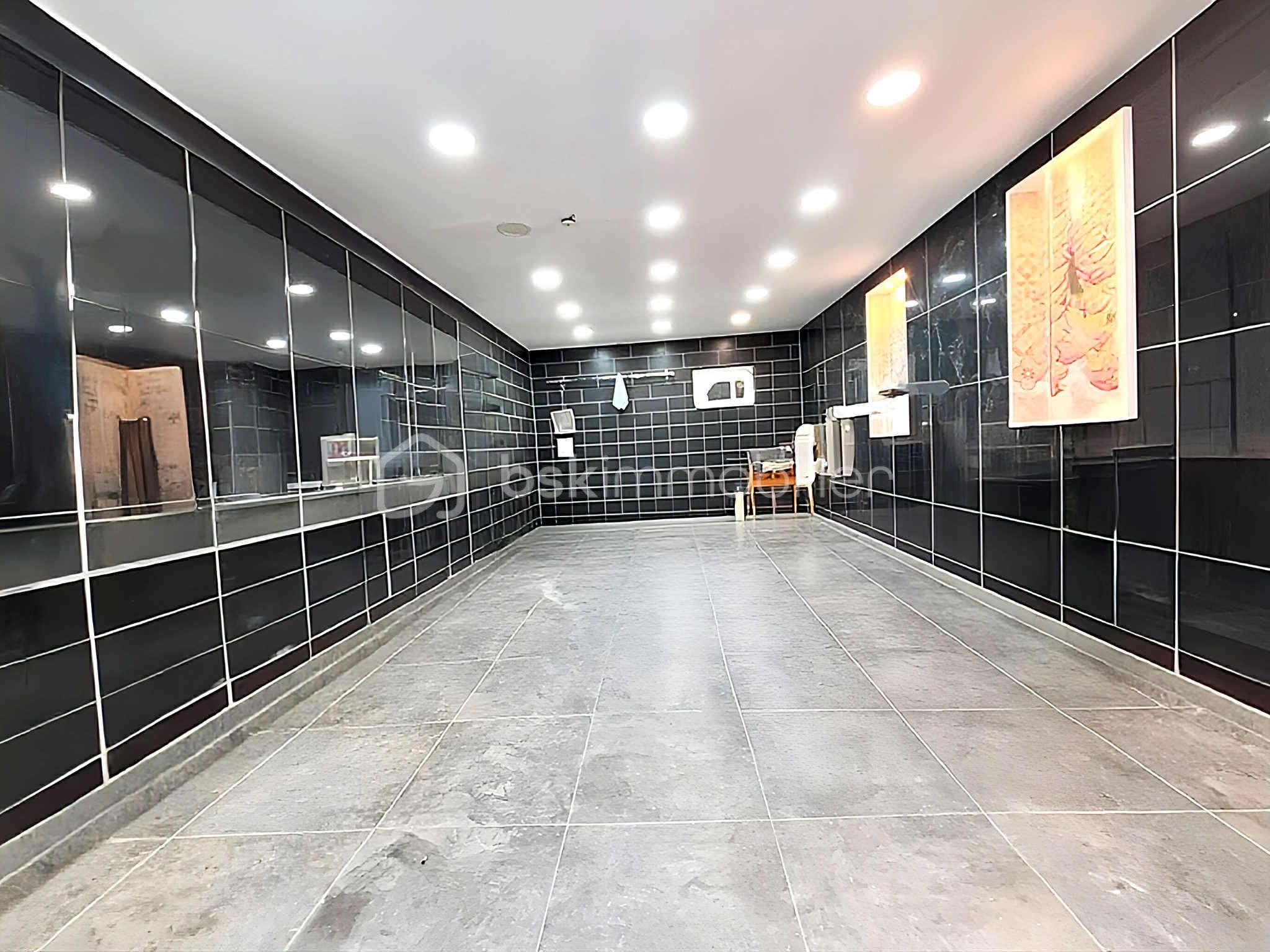 Local d activites de 110 m² - att.6Dc7TZAfICuEM1zfDO20Zy2lTg5wIp0xgHp5Ga5l5BM.JPG