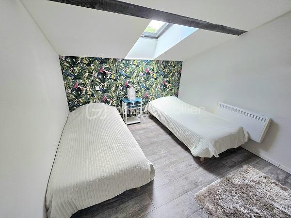 Corps de ferme de 280 m² - Chambre 2.jpg
