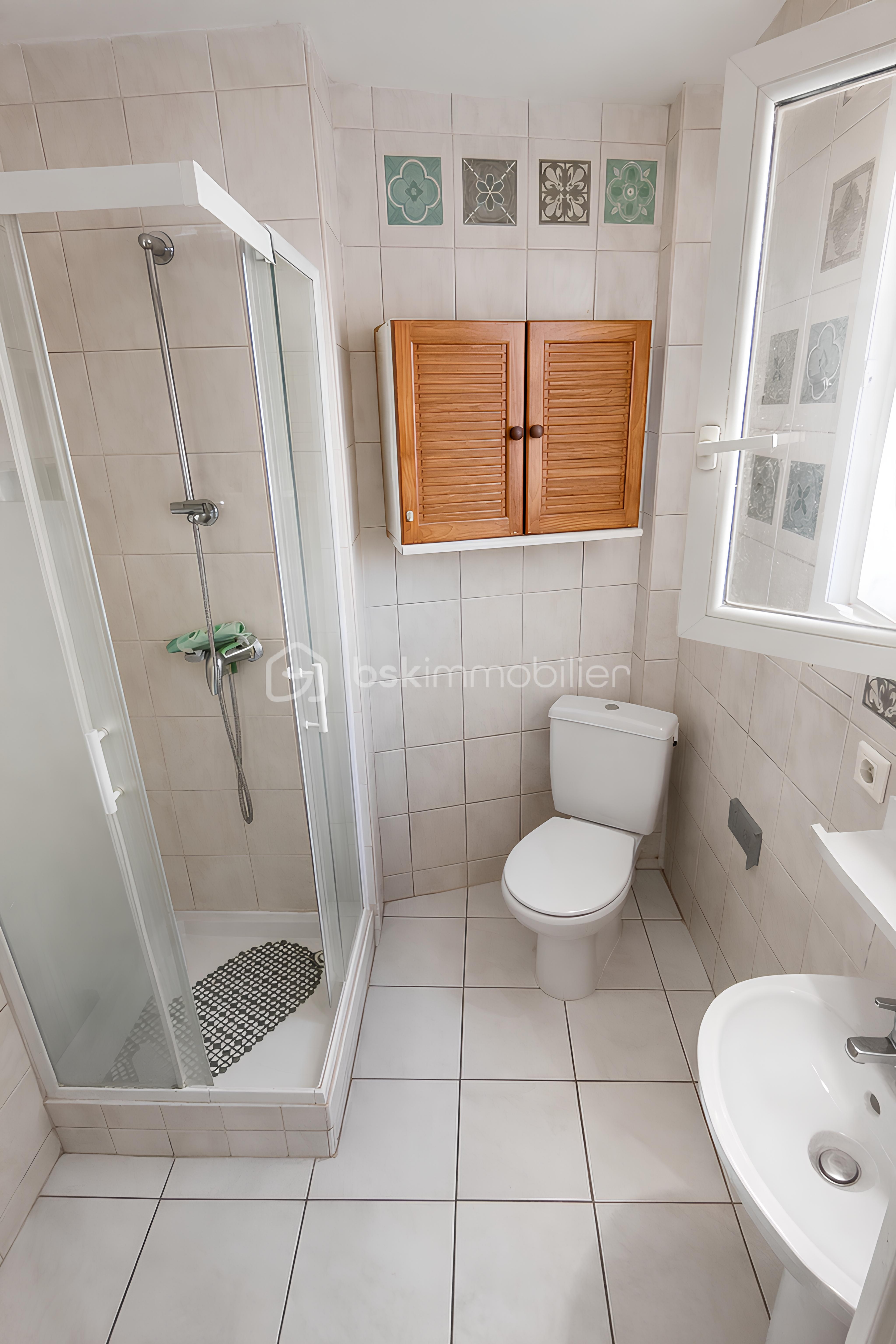 30 T2 390 D - Salle d'eau 1.png