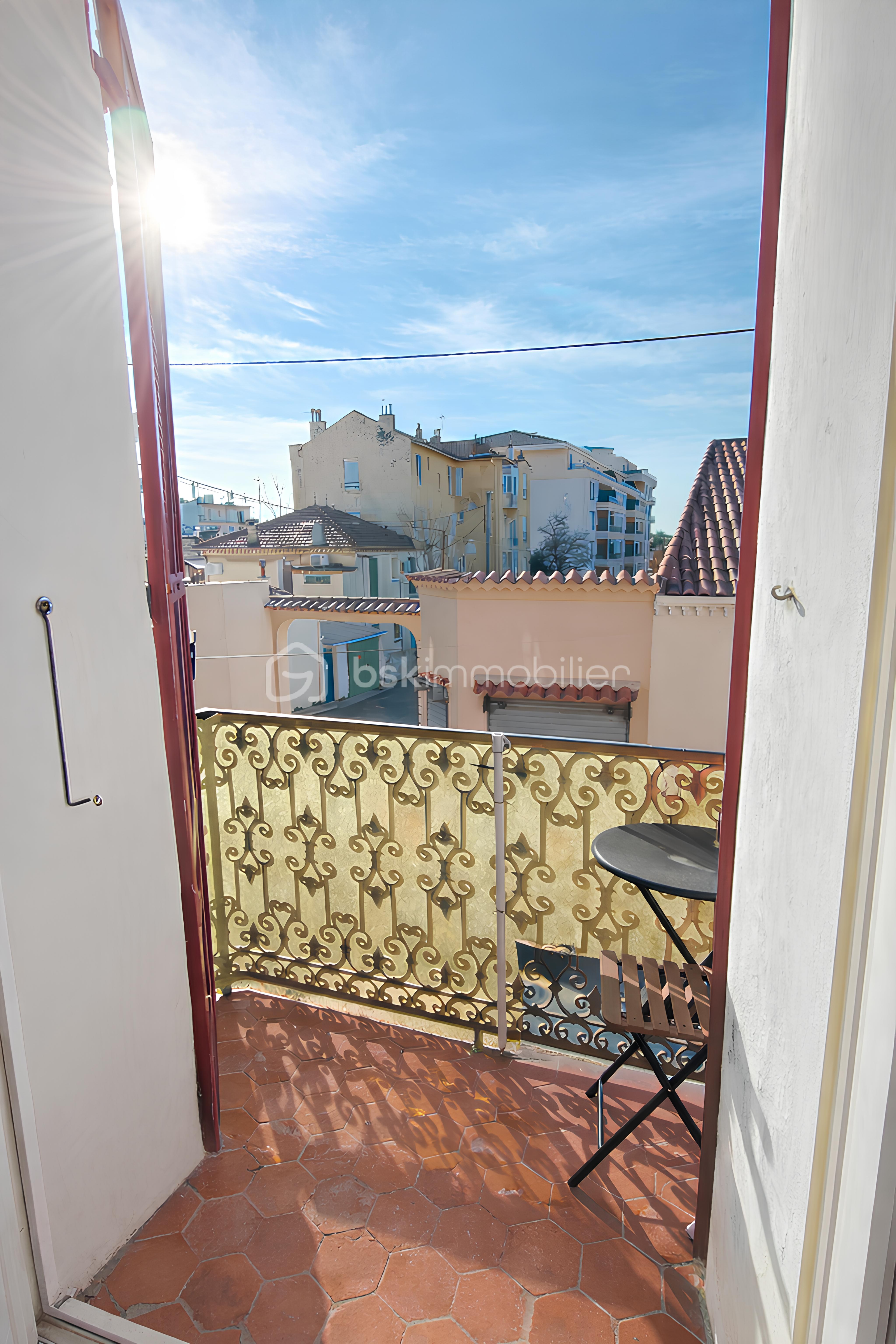 28 T2 390 G - Balcon 3.png