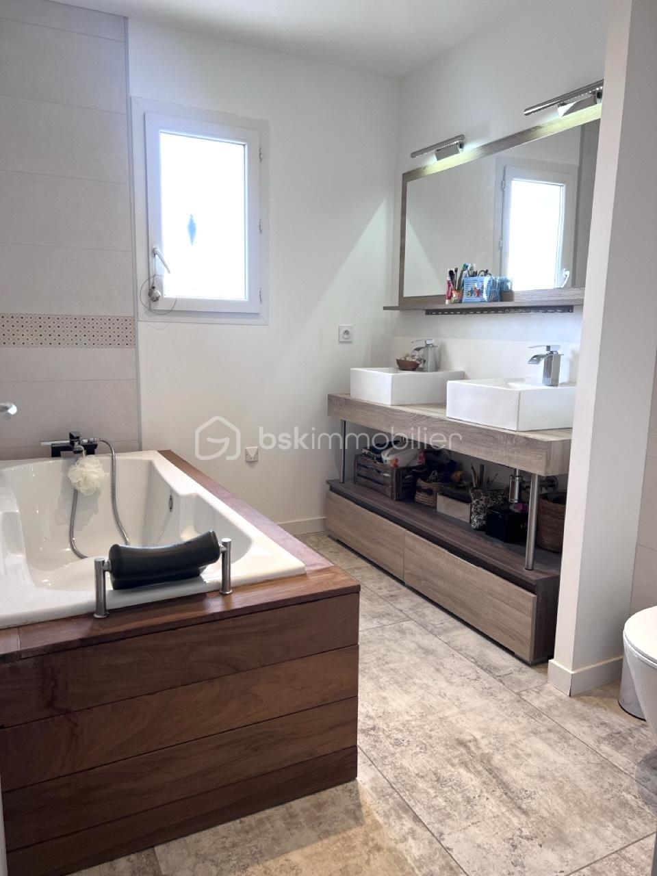 Bastide de 92 m² - salle de bains.jpeg