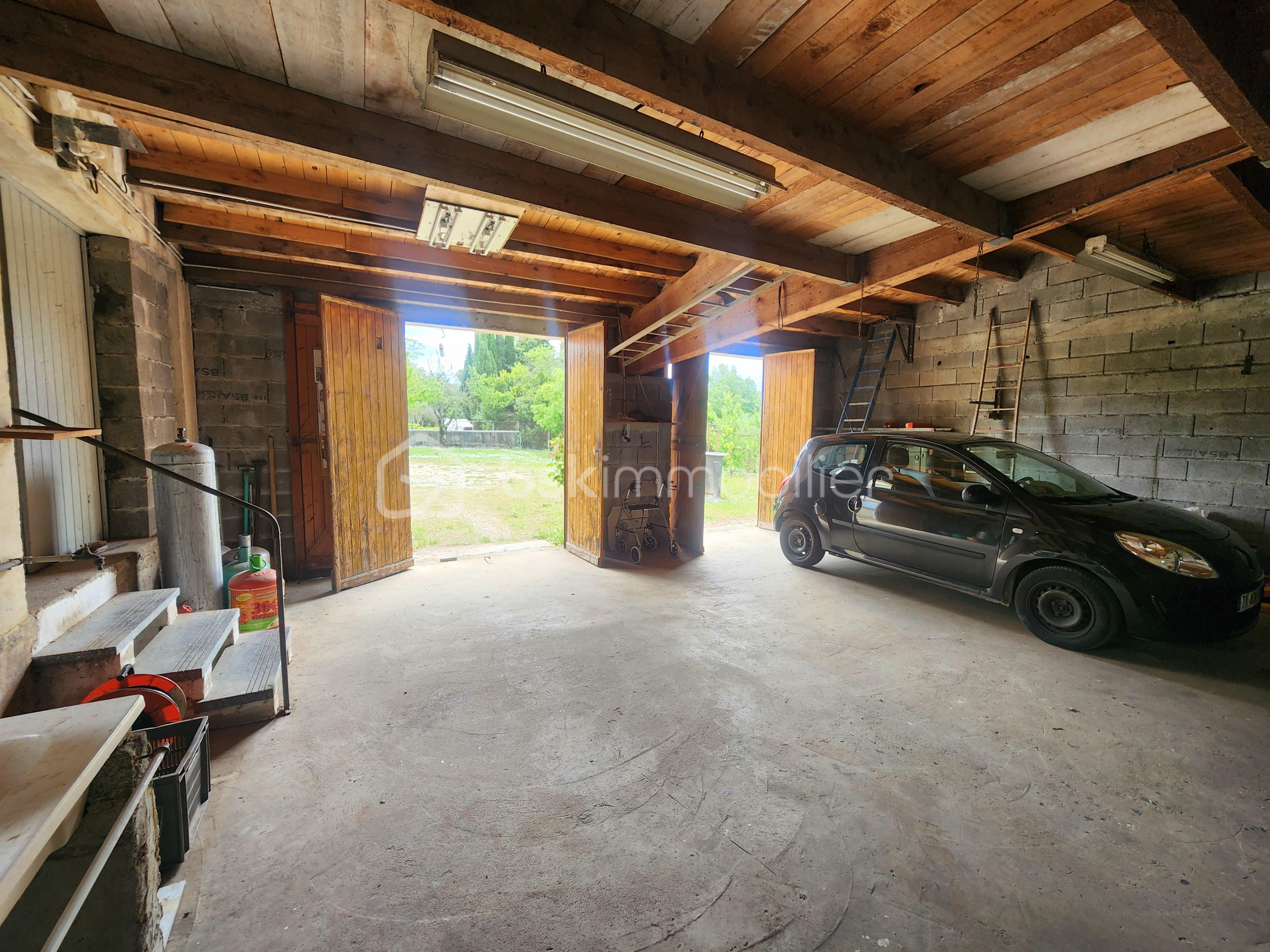 Maison traditionnelle de 114 m² - Garage (intèrieur).jpg