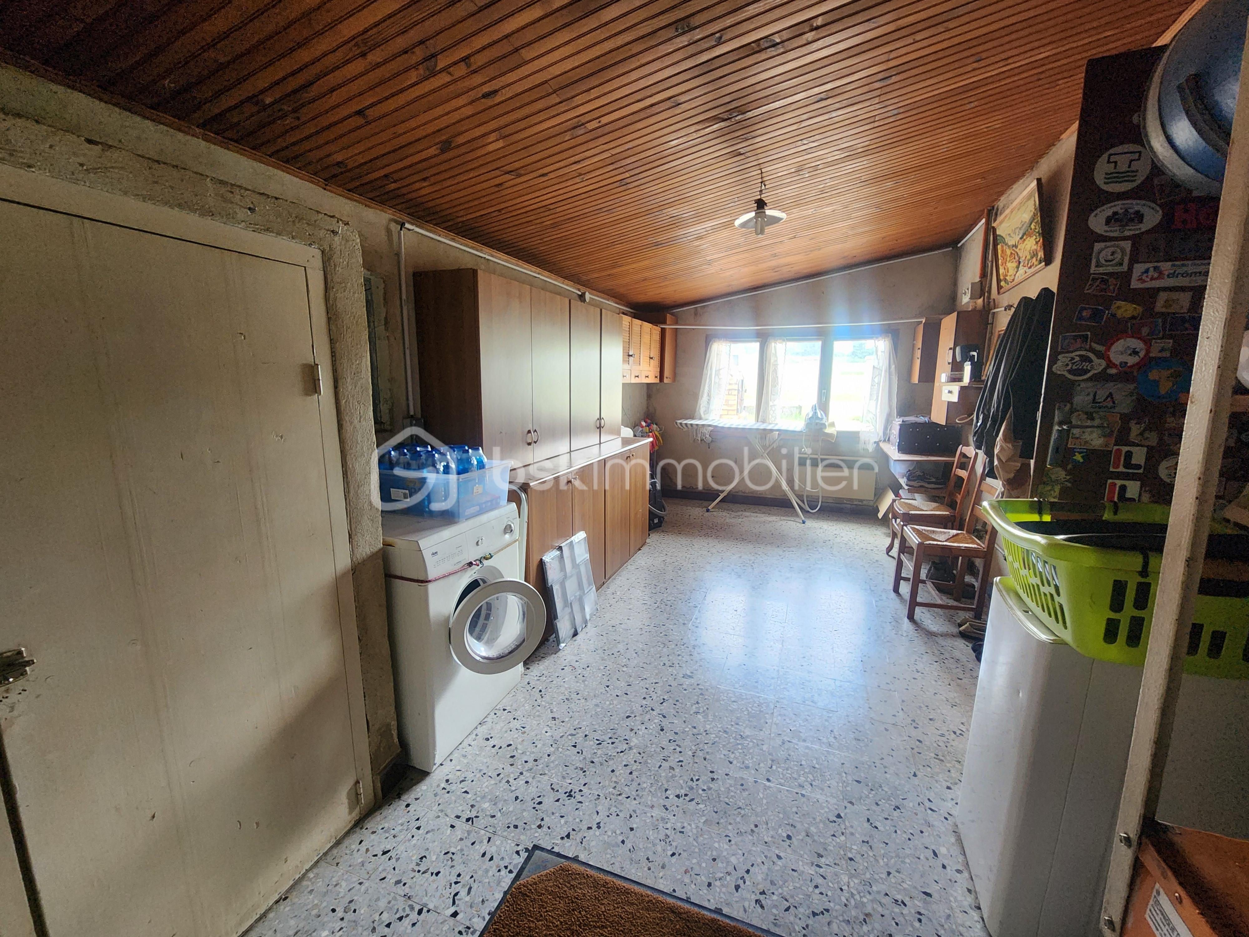 Maison traditionnelle de 114 m² - Buanderie.jpg