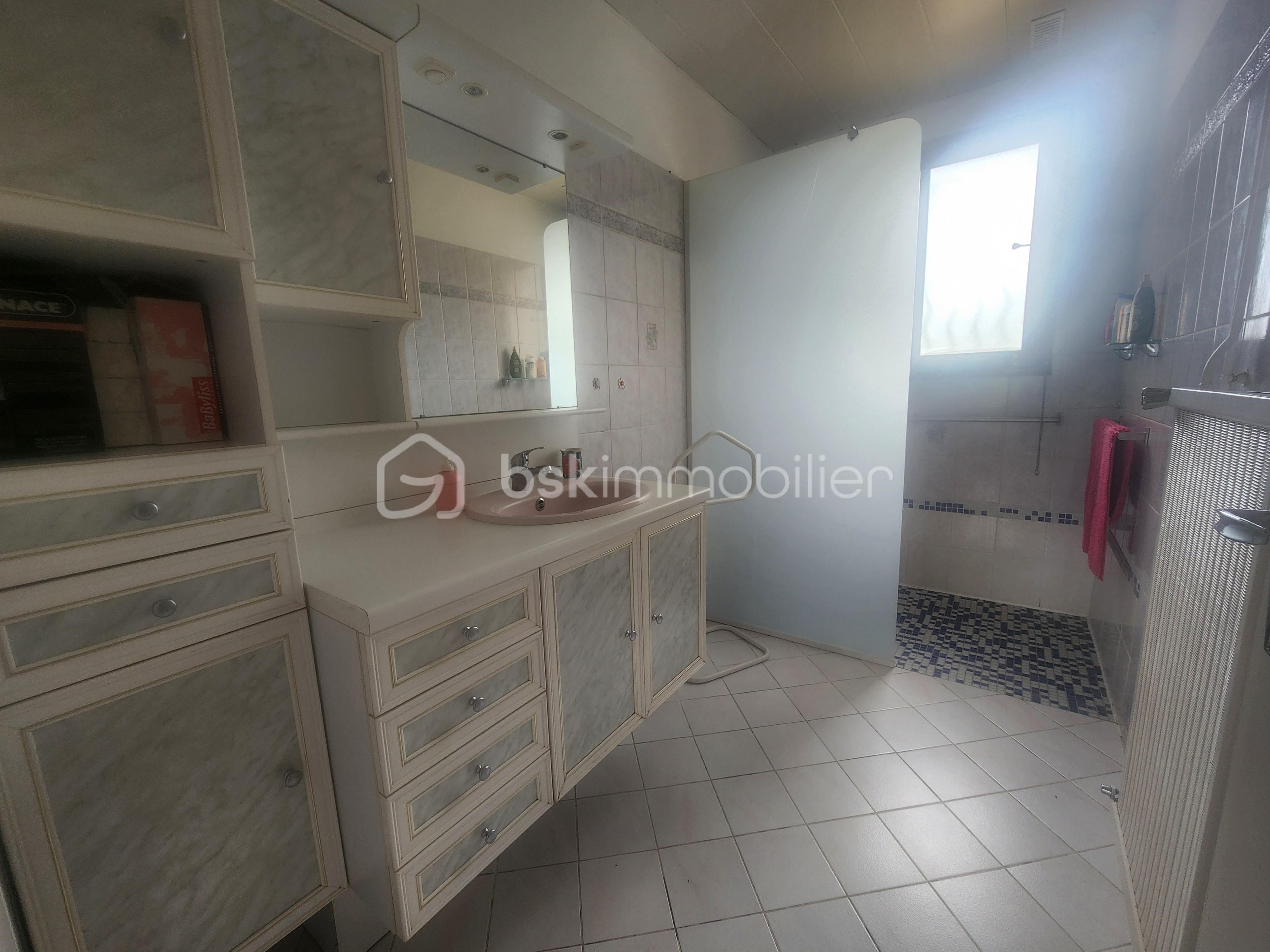 Maison traditionnelle de 114 m² - Salle de bain.jpg