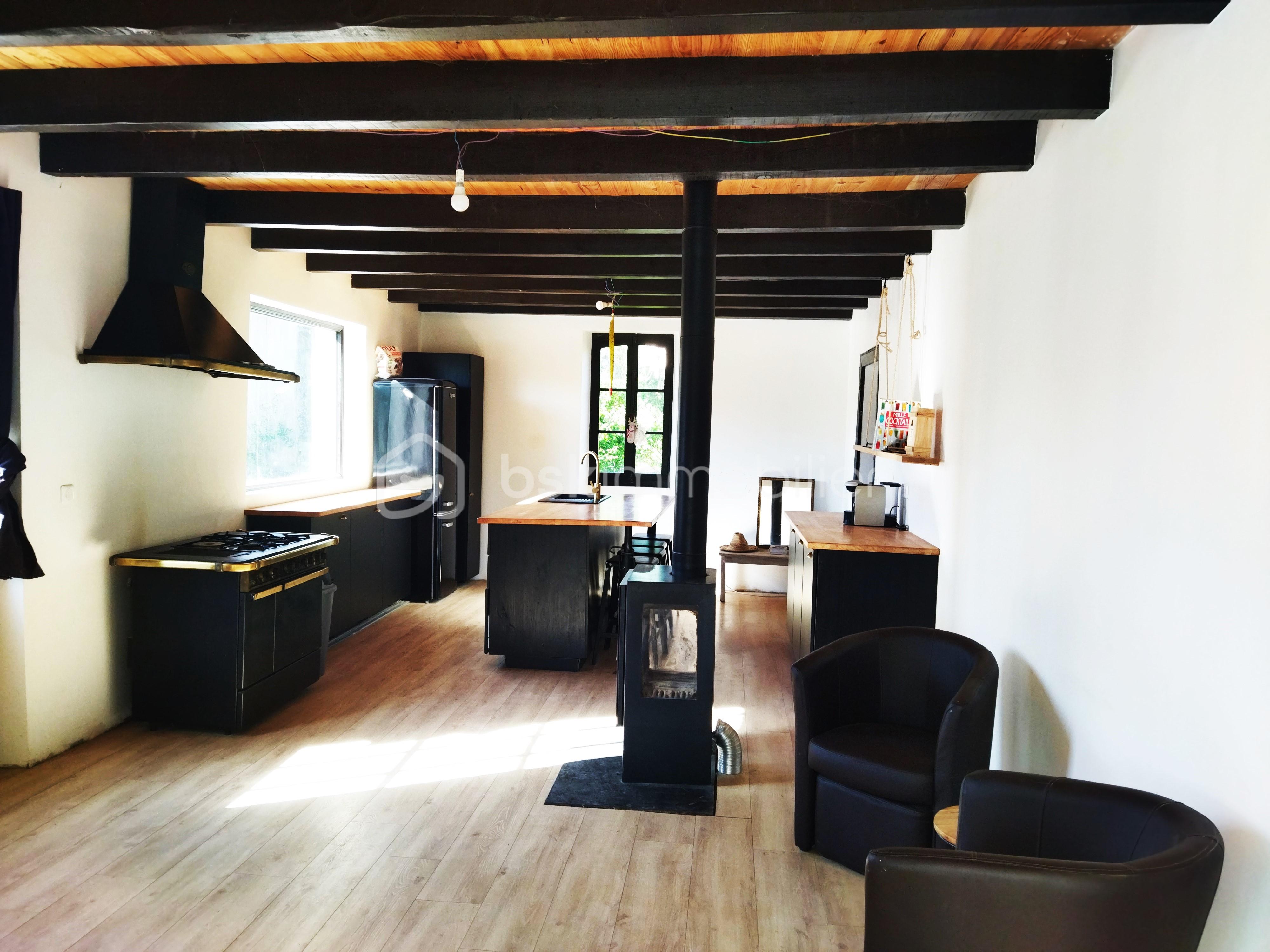 Maison de 215 m² - 1745920733904.jpg