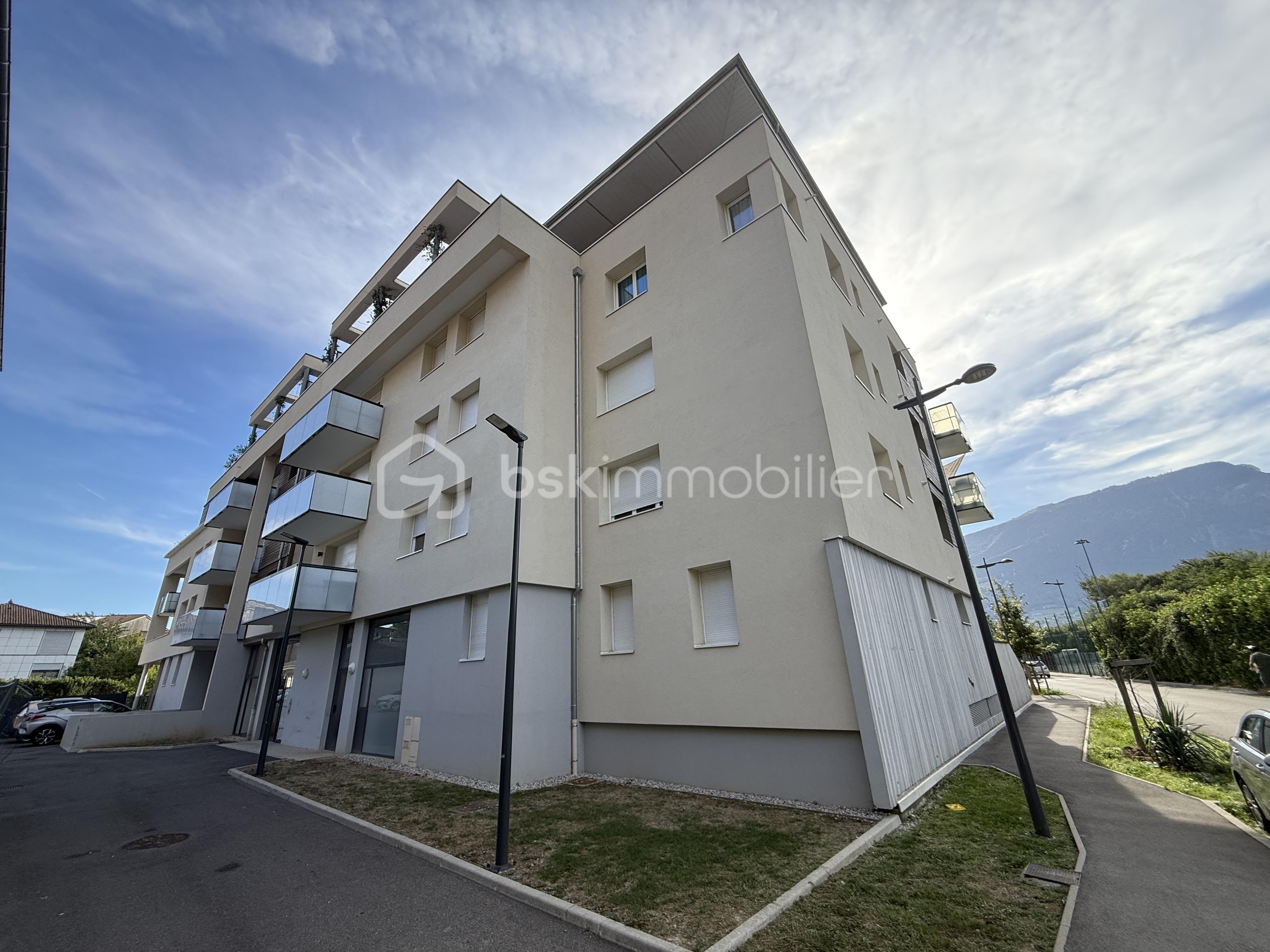 Appartement St Martin le Vinoux Photo Façade 2.jpeg