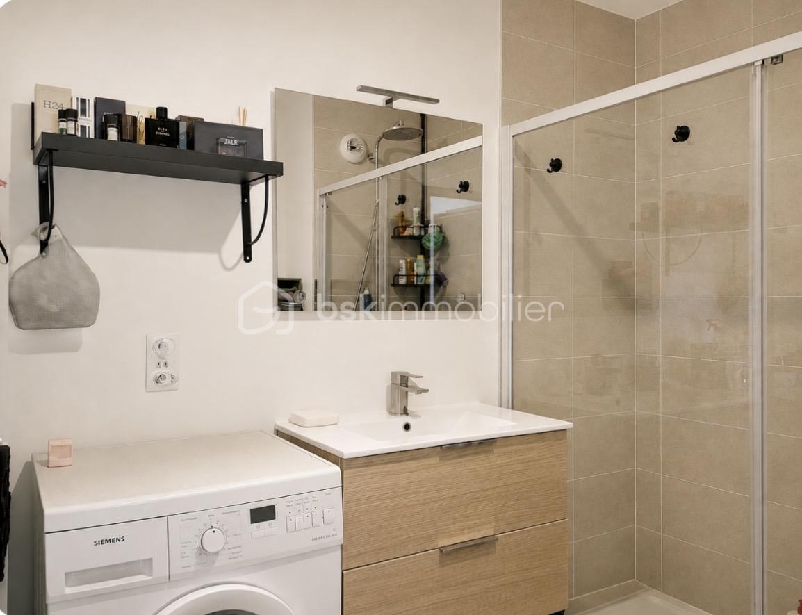 Appartement St Martin le vinoux Photo SDB IA.jpg