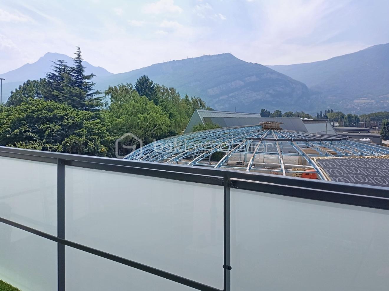 Appartement St Martin le Vinoux photo Balcon Piscine.jpg