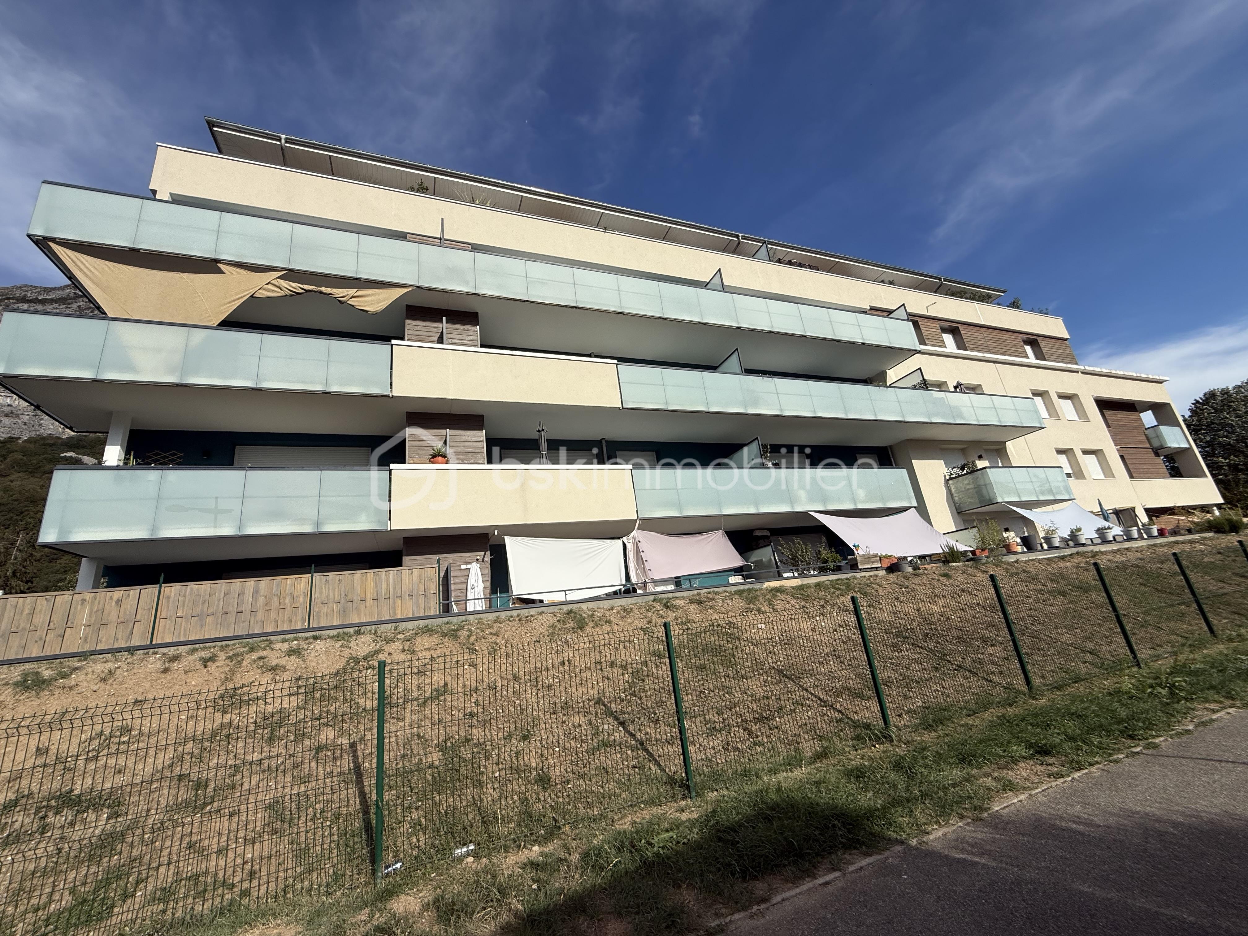 Appartement St Martin le Vinoux Photo Façade 1.jpeg