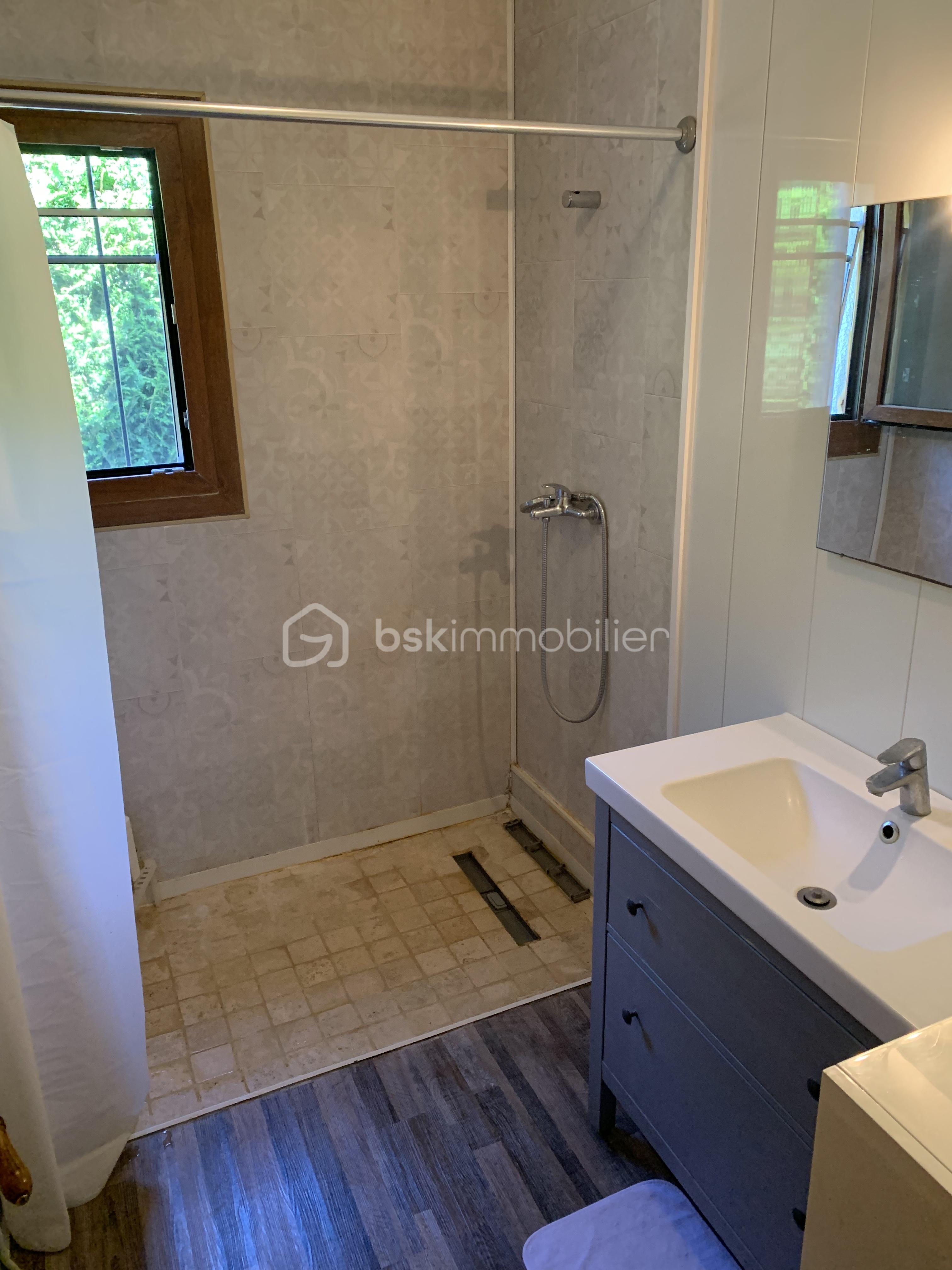 Maison de 191 m² - salle de douche.JPG