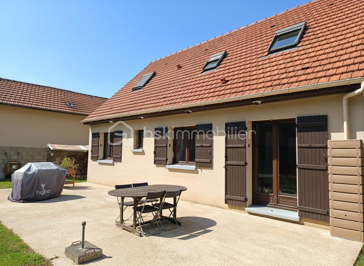 Maison traditionnelle de 105 m² - EXt-terrasse-proche.jpg