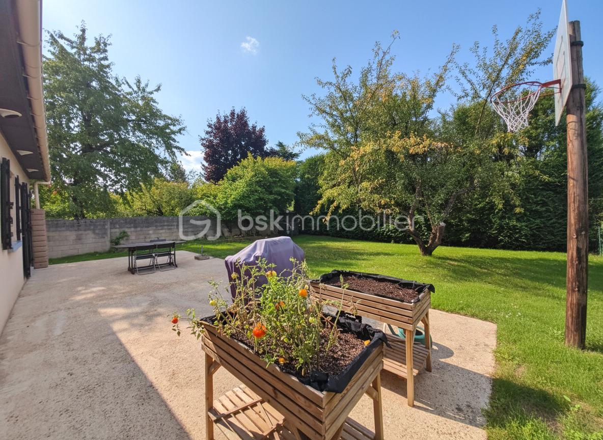Maison traditionnelle de 105 m² - jardin.jpg