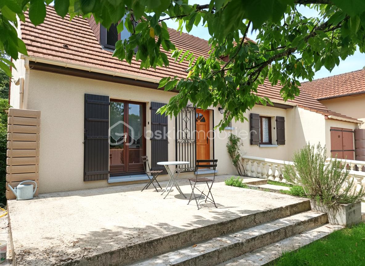 Maison traditionnelle de 105 m² - EXt-terrasse-avant.jpg