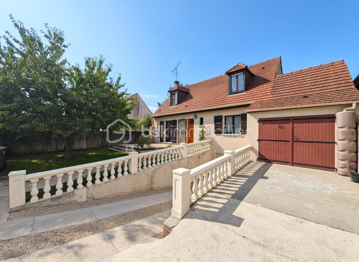 Maison traditionnelle de 105 m² - EXt-garage.jpg