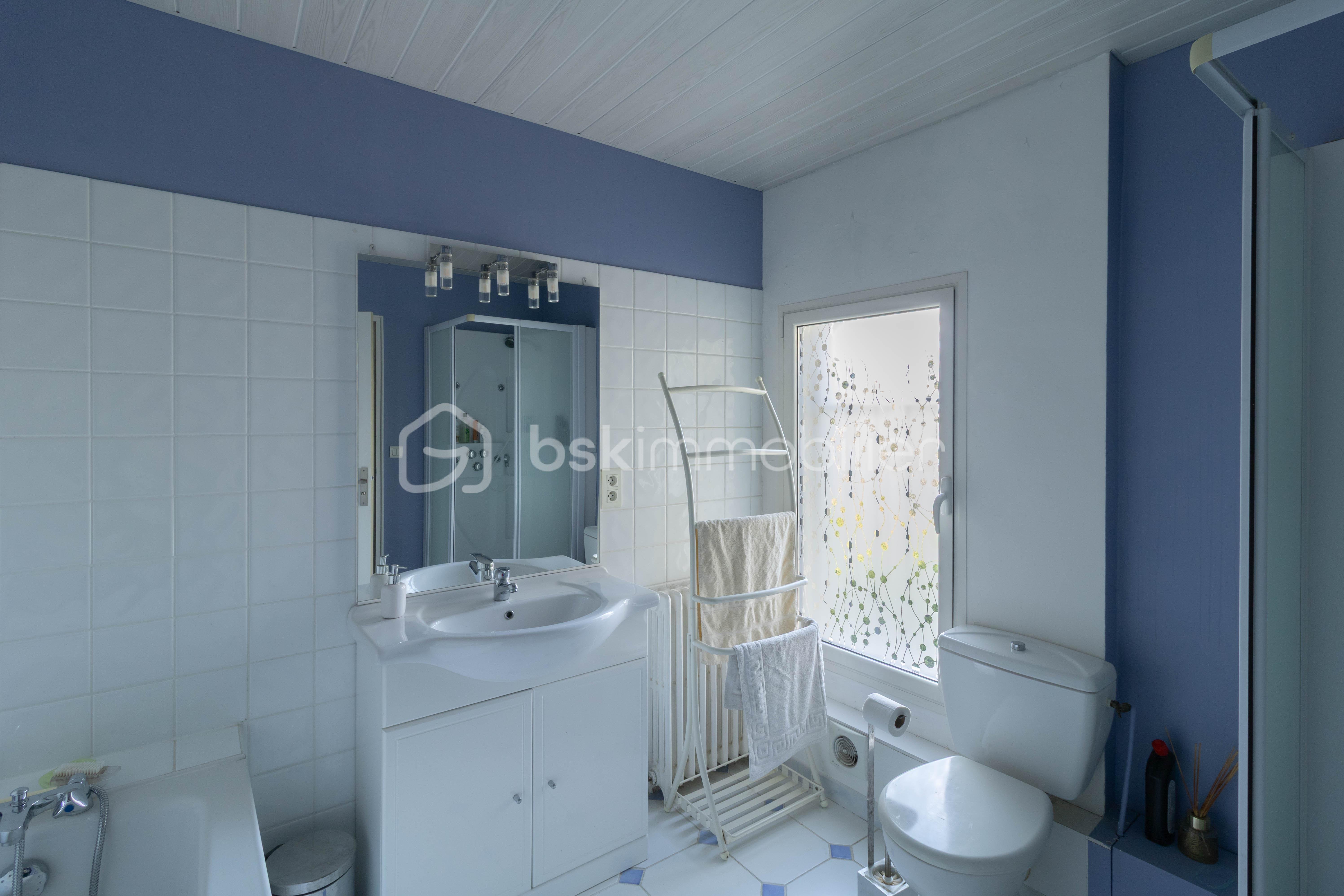Propriete de 255 m² - salle de bain 2eme vue 2.jpg