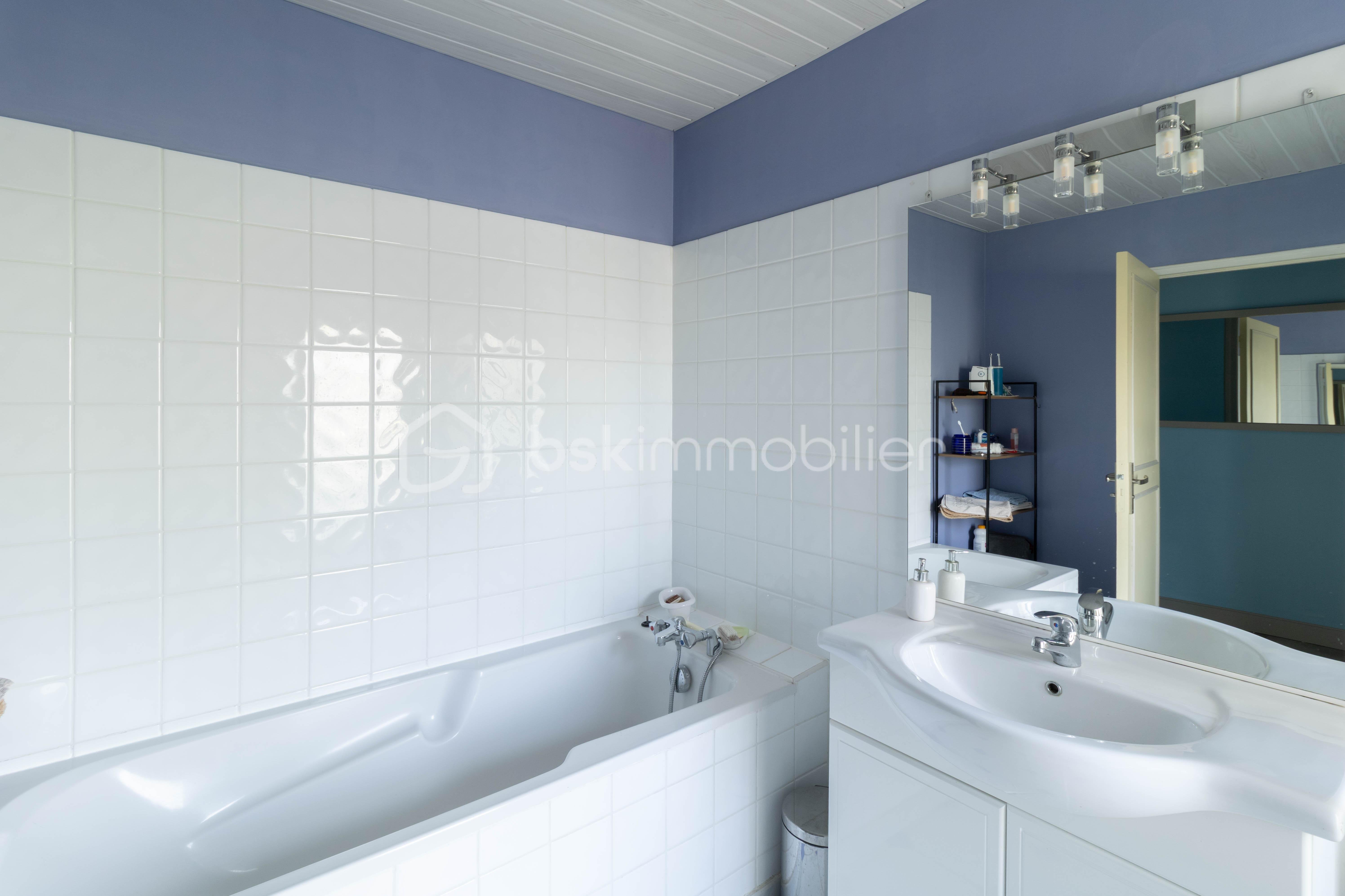 Propriete de 255 m² - salle de bain 2eme.jpg