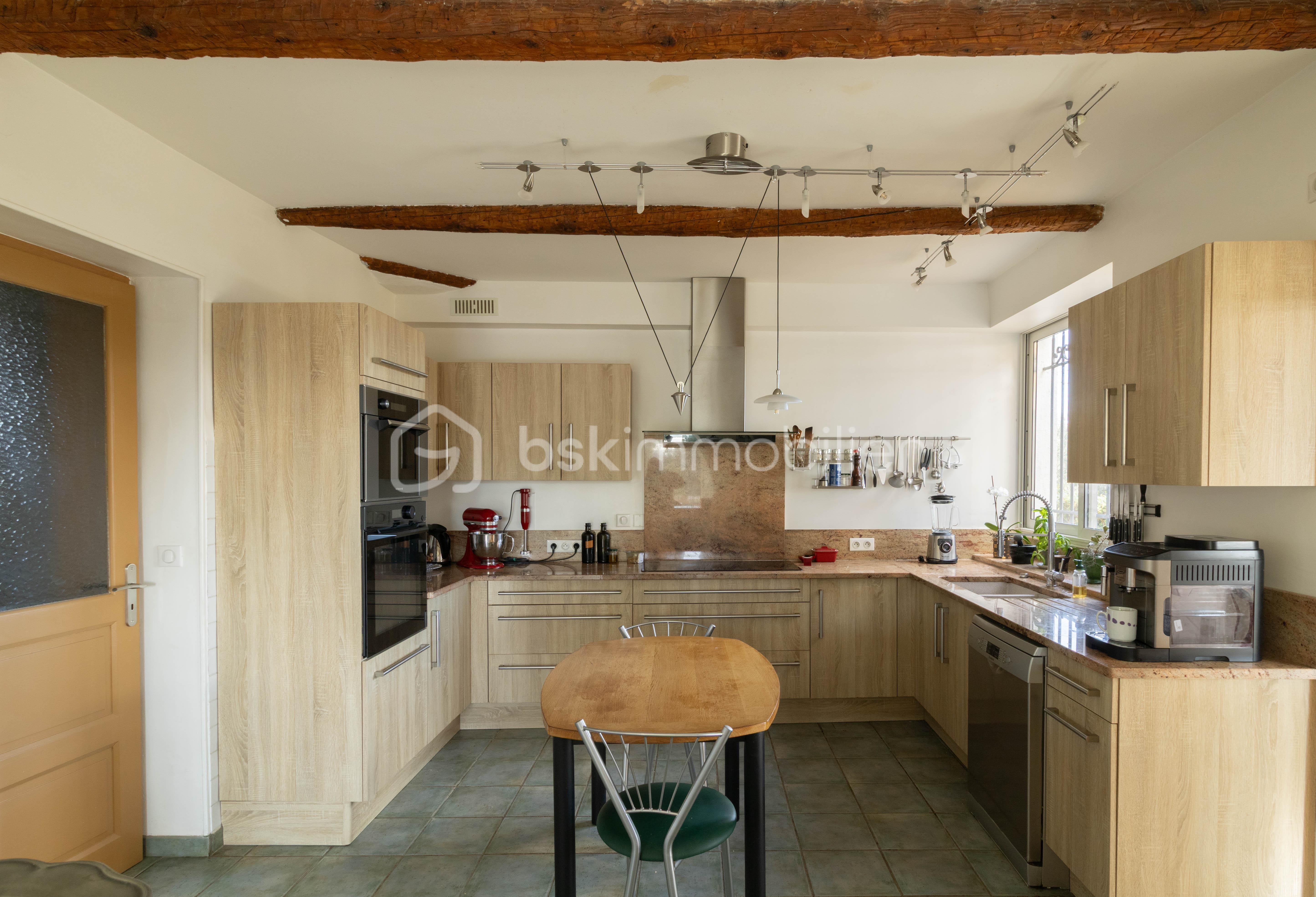 Propriete de 255 m² - cuisine vue face.jpg