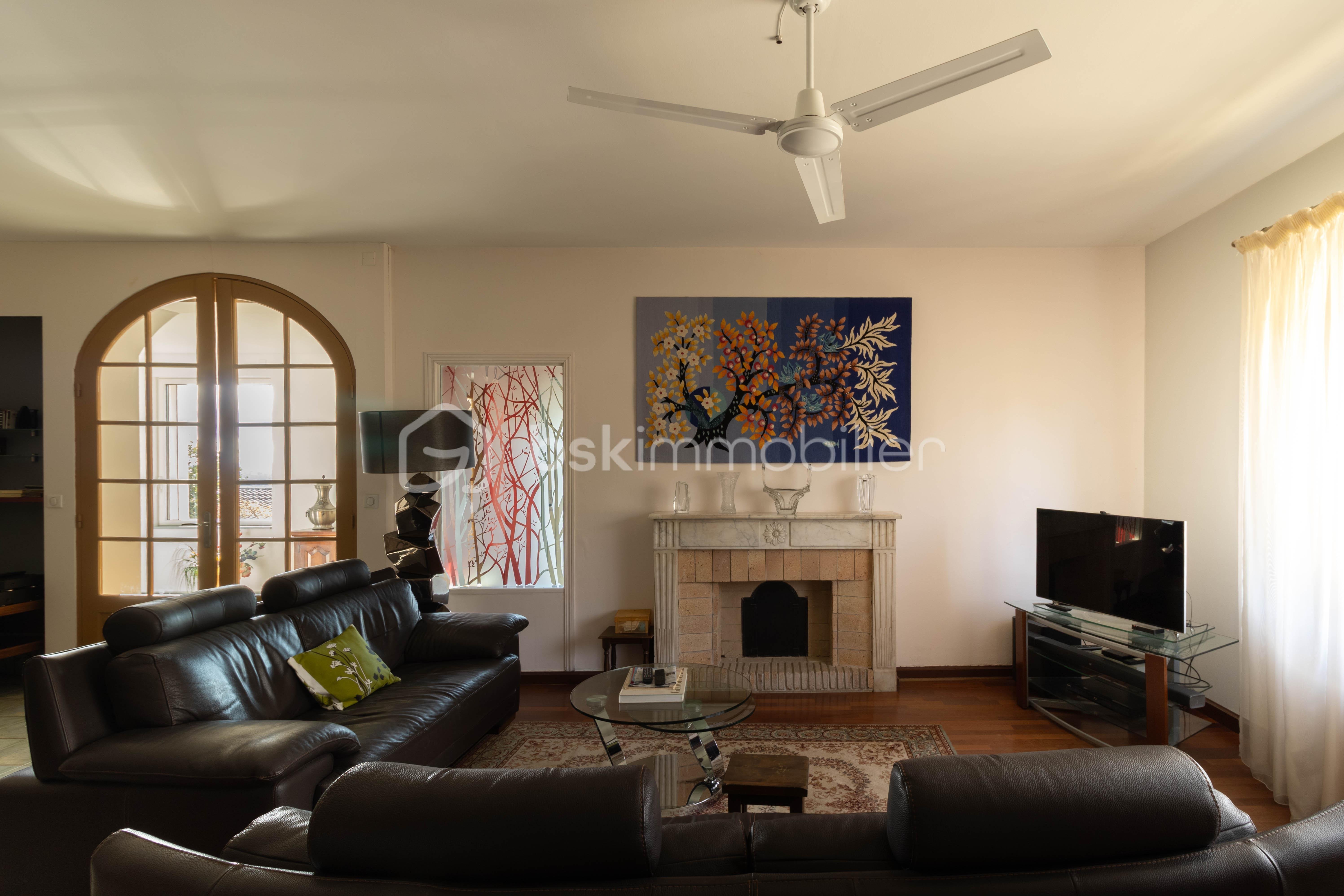 Propriete de 255 m² - salon + cheminé.jpg