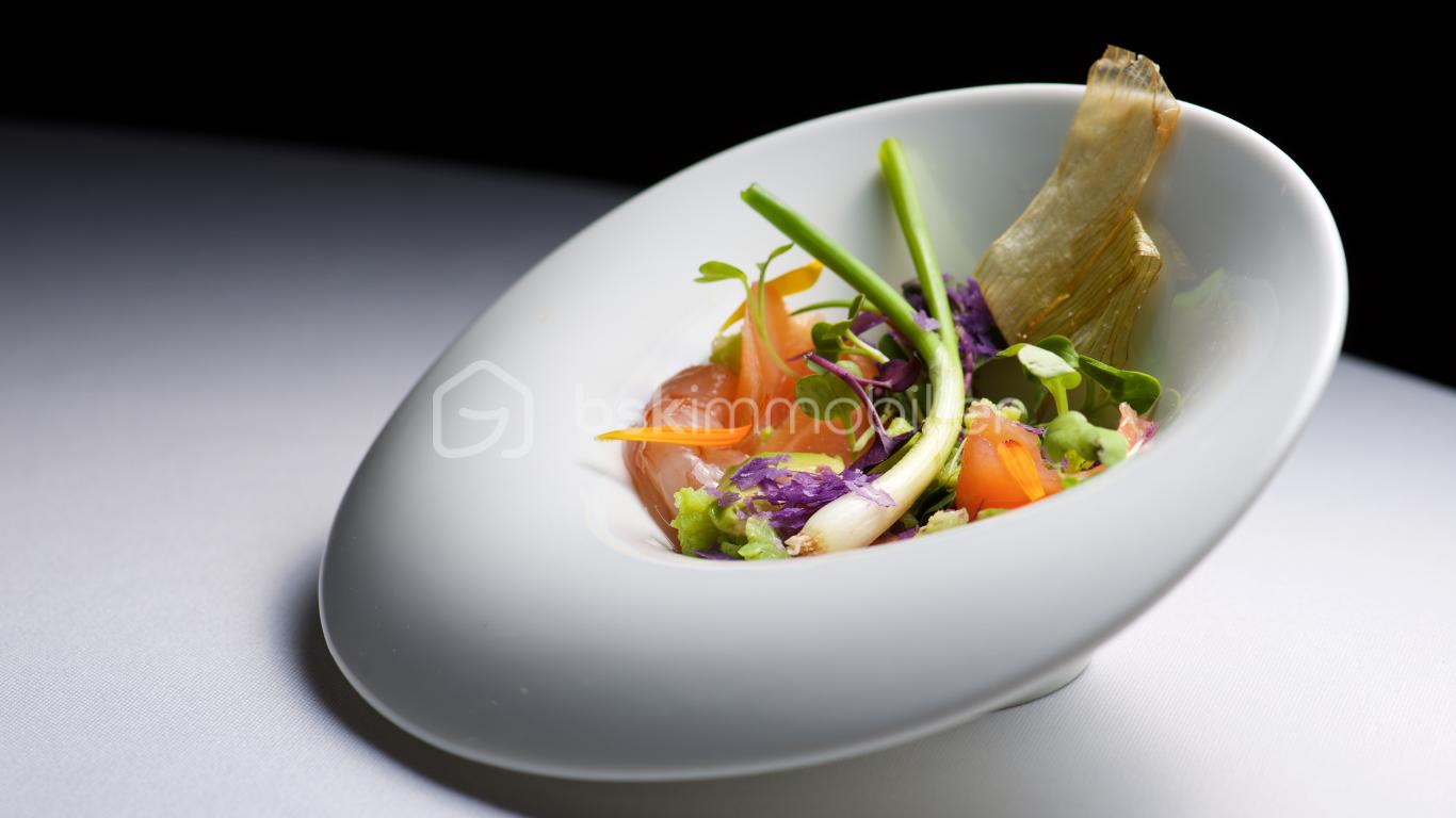 Fonds de commerce - Cream and Brown Photographic Beauty Site Launch Website-4.png