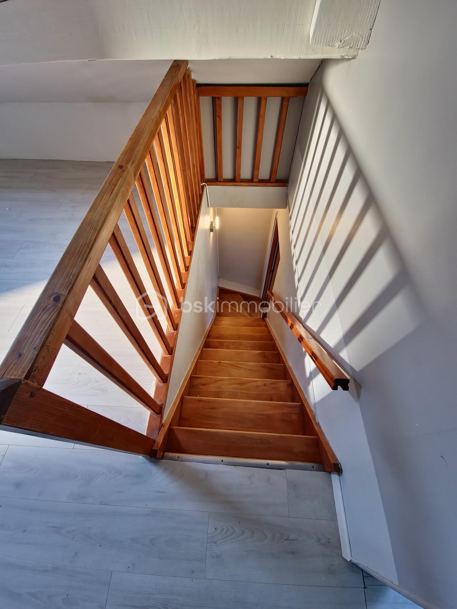 Maison de 165 m² - 15 ESCALIER 1 AU 2.jpg