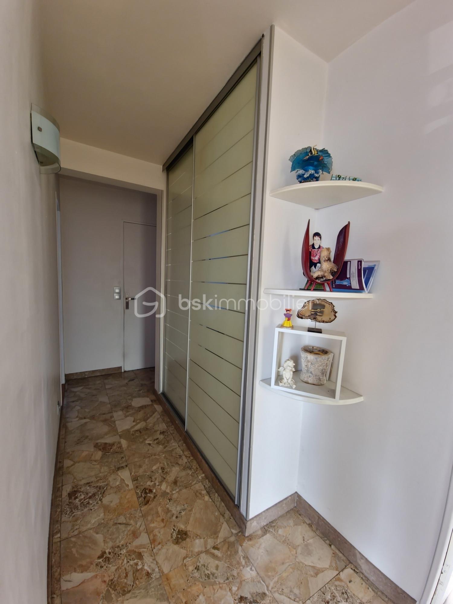 Maison de 165 m² - 09 ENTREE 2.jpg