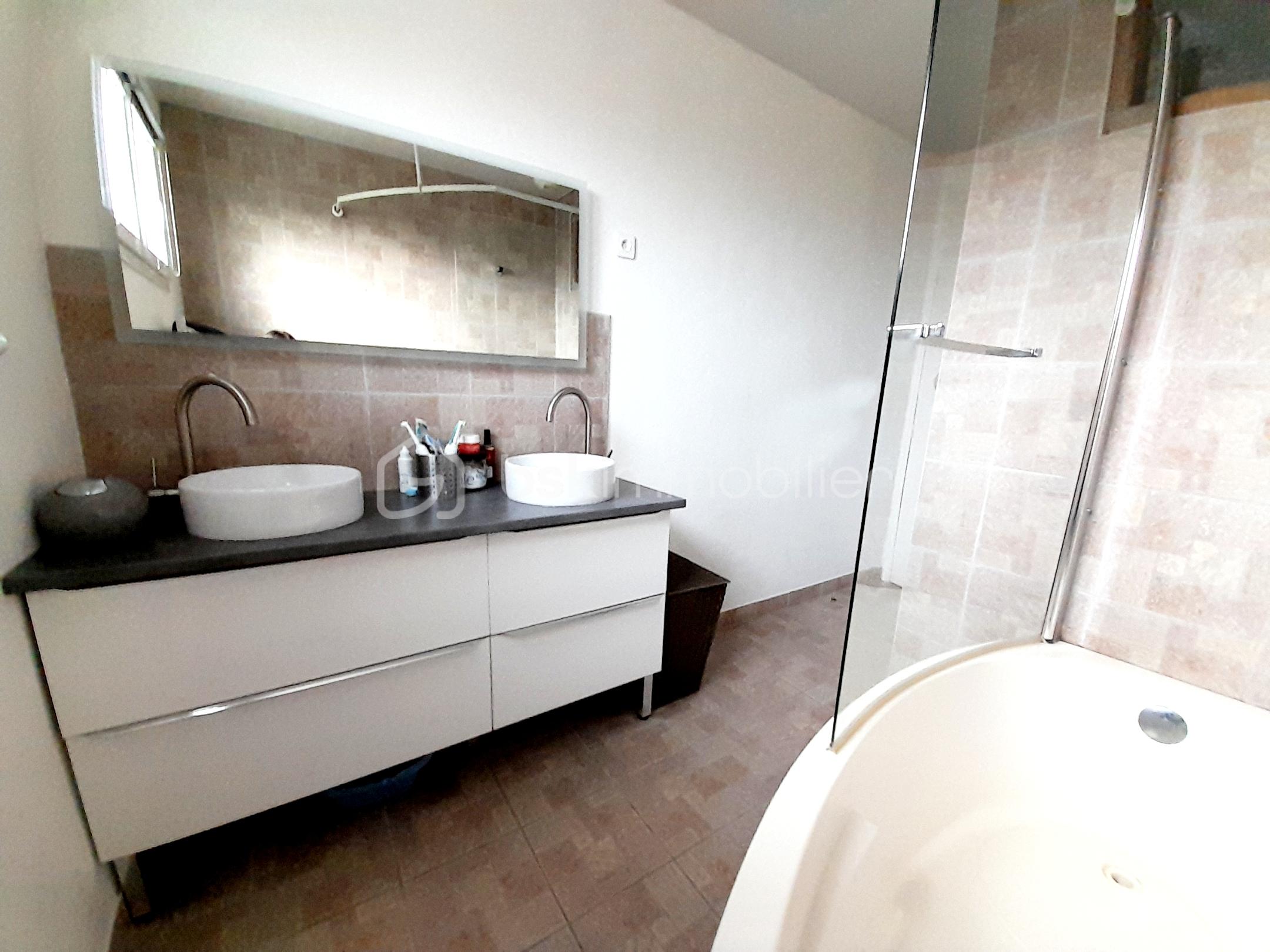 Maison traditionnelle de 183 m² - Polish_20251130_152352429.jpg