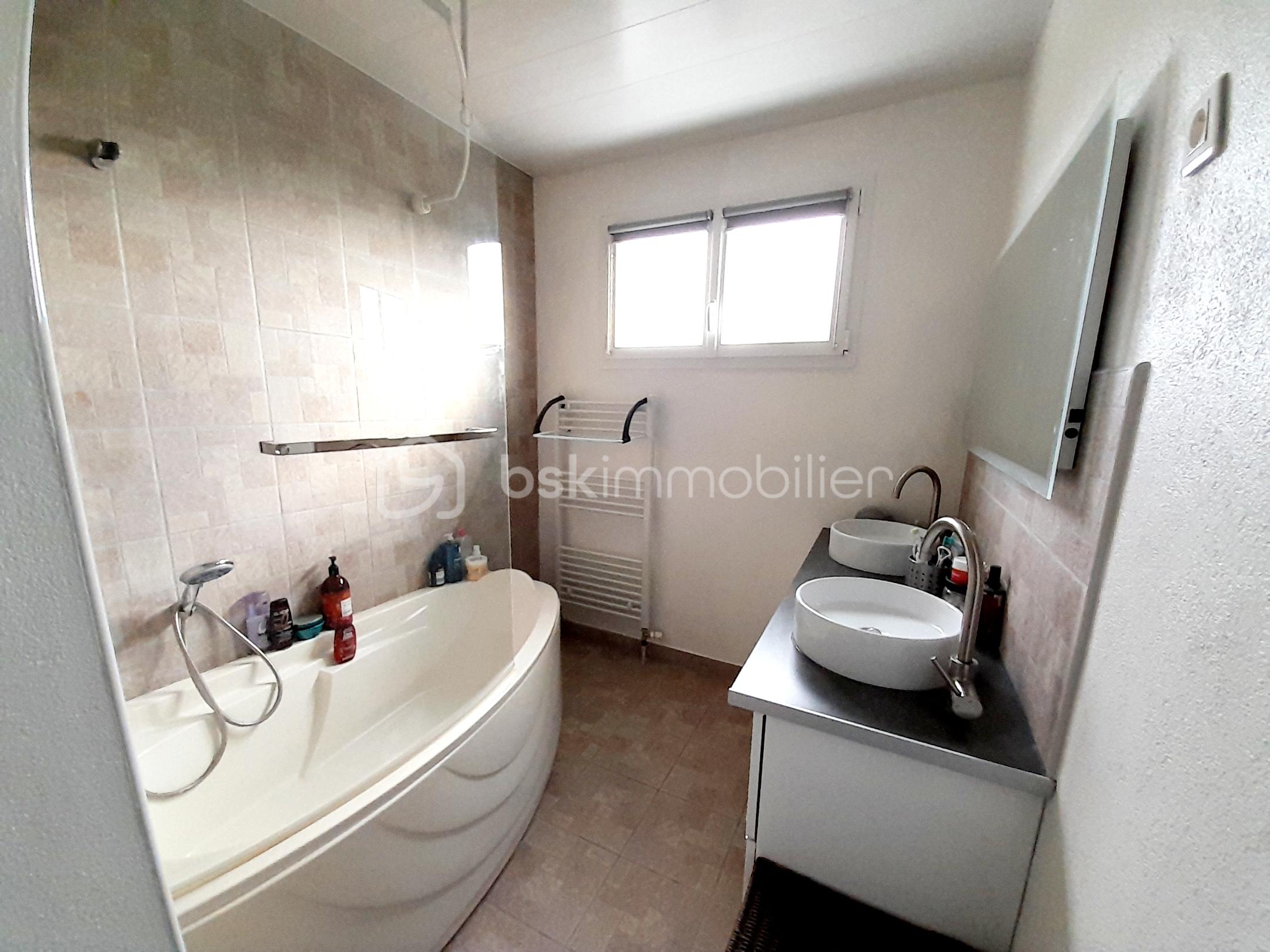 Maison traditionnelle de 183 m² - Polish_20251130_152456162.jpg