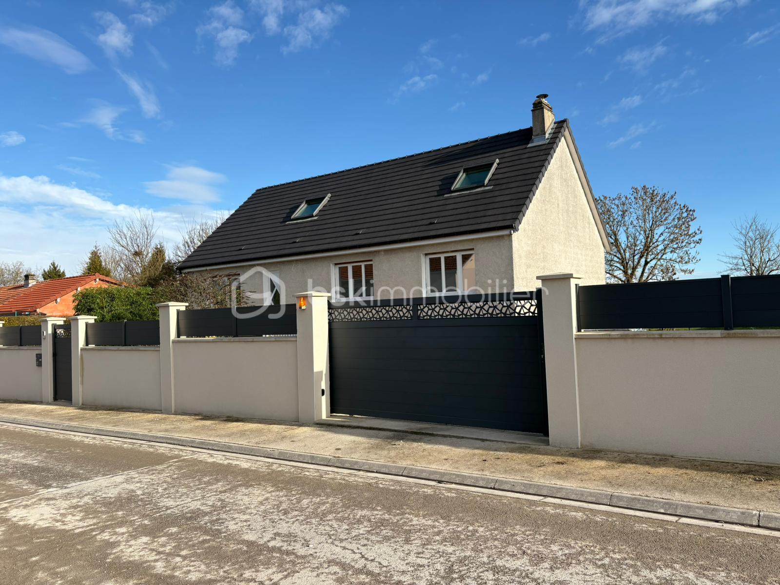 Maison traditionnelle de 183 m² - motion_photo_9094055460404055880.jpg