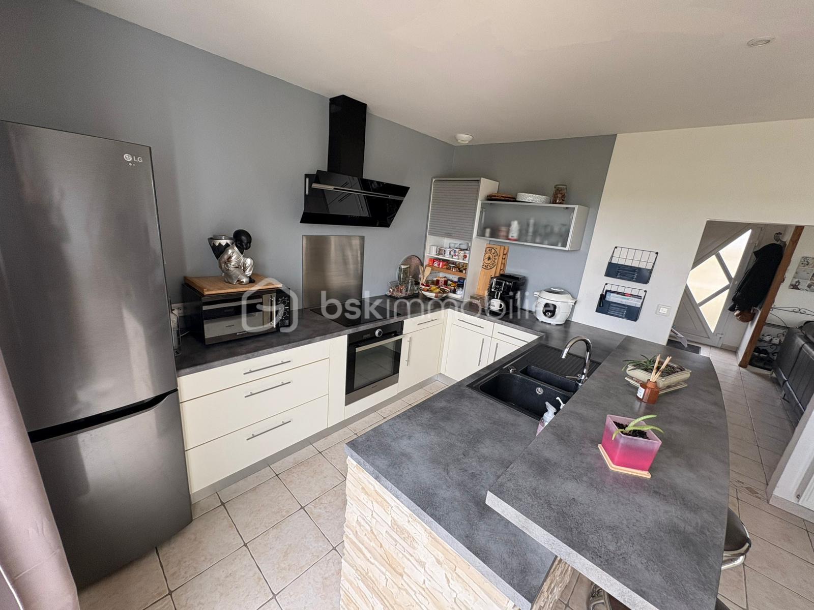 Maison traditionnelle de 183 m² - motion_photo_534293474630301105.jpg