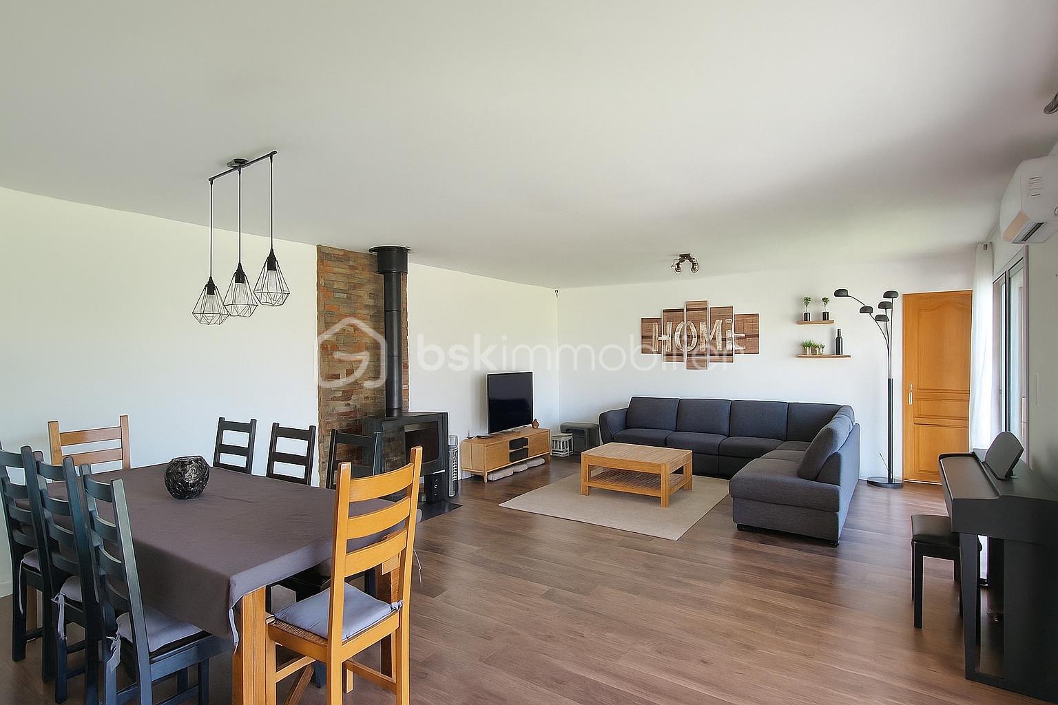 Maison provencale de 192 m² - Espace de vie moderne et lumineux.png