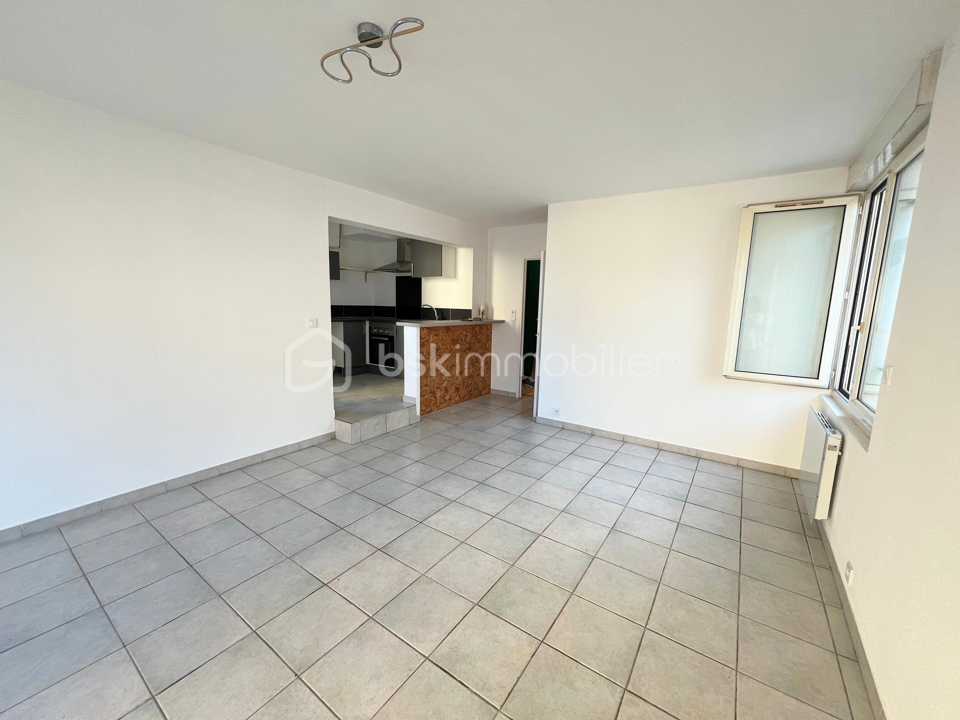 Appartement de 74 m² - vue-salon-cuisine.jpg