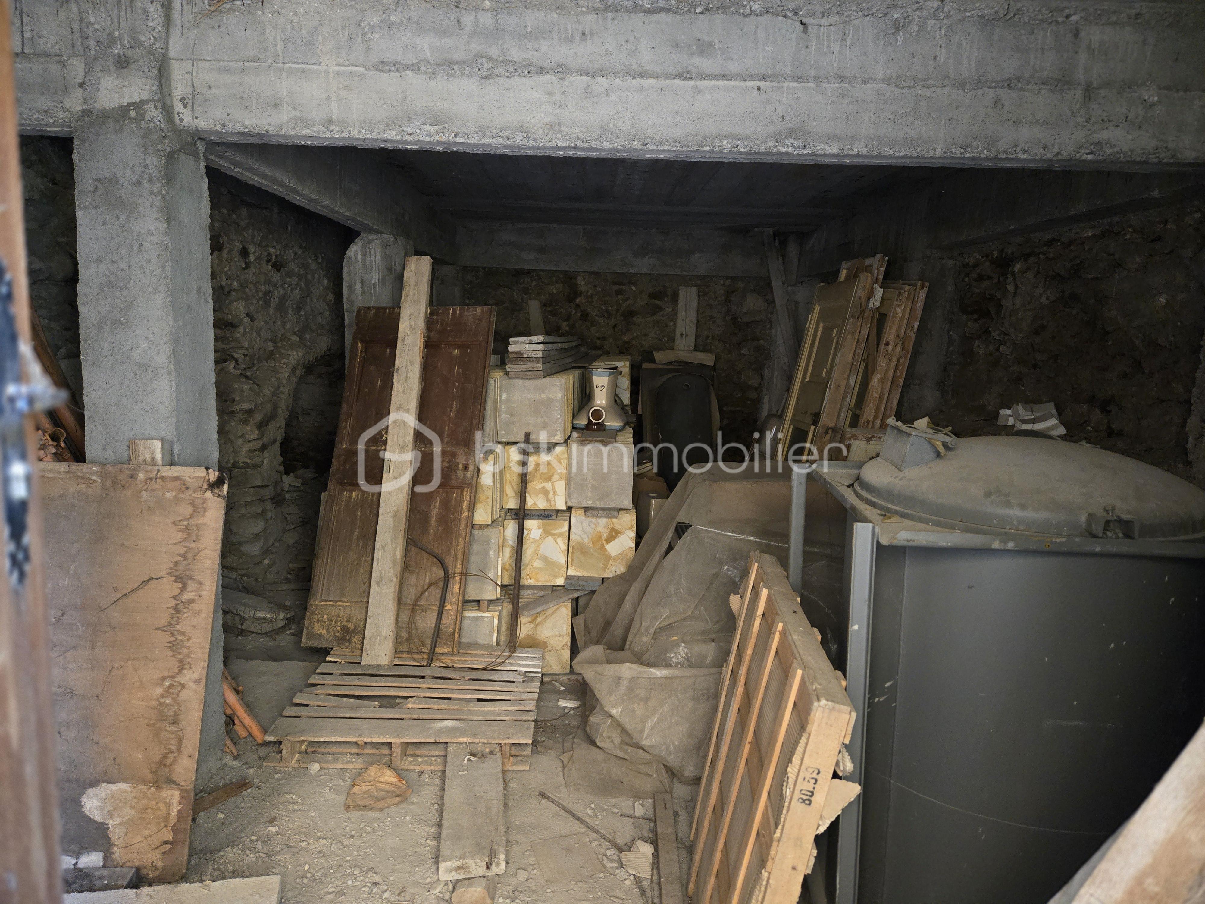 Maison de village de 289 m² - cave.jpg