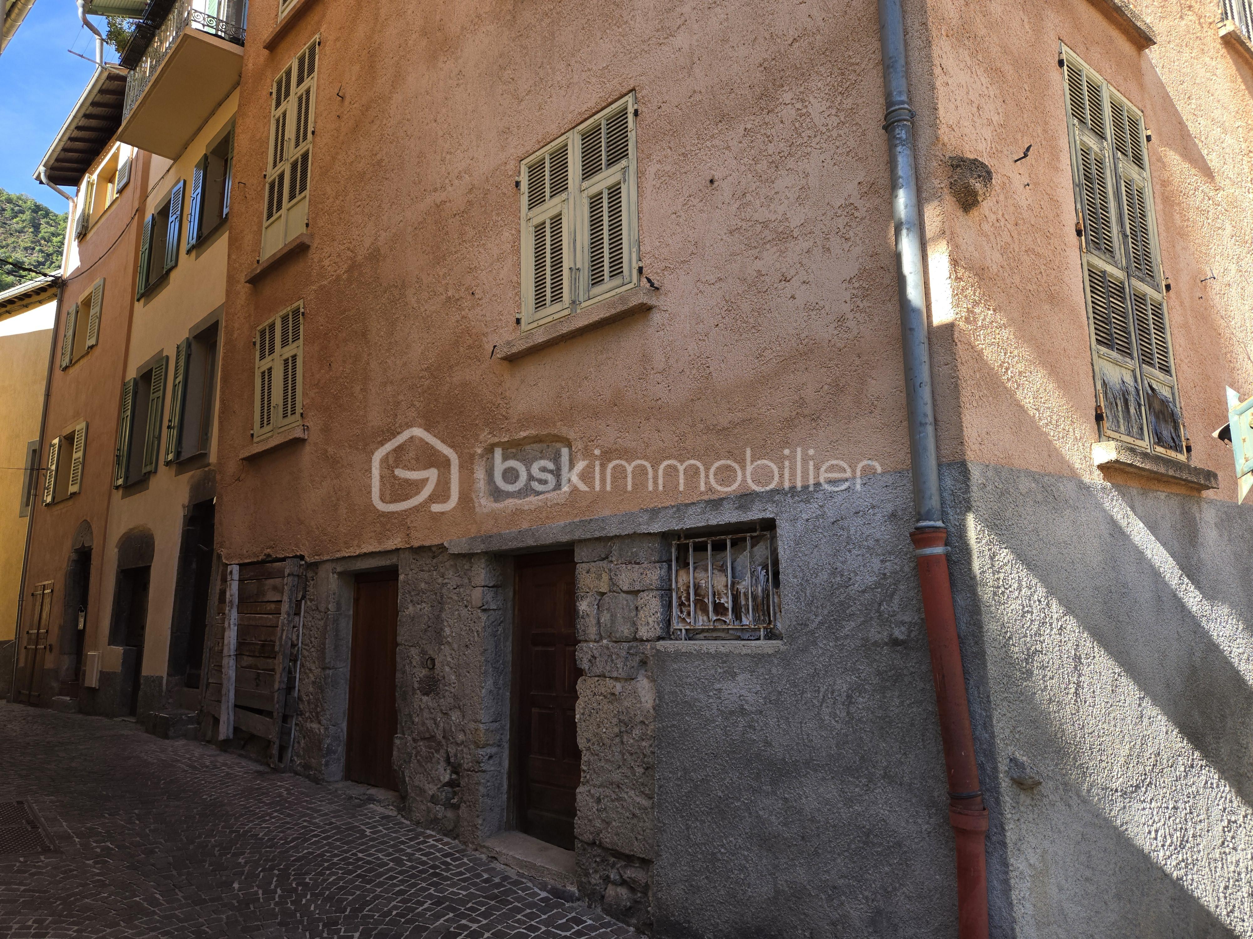 Maison de village de 289 m² - facade caves.jpg