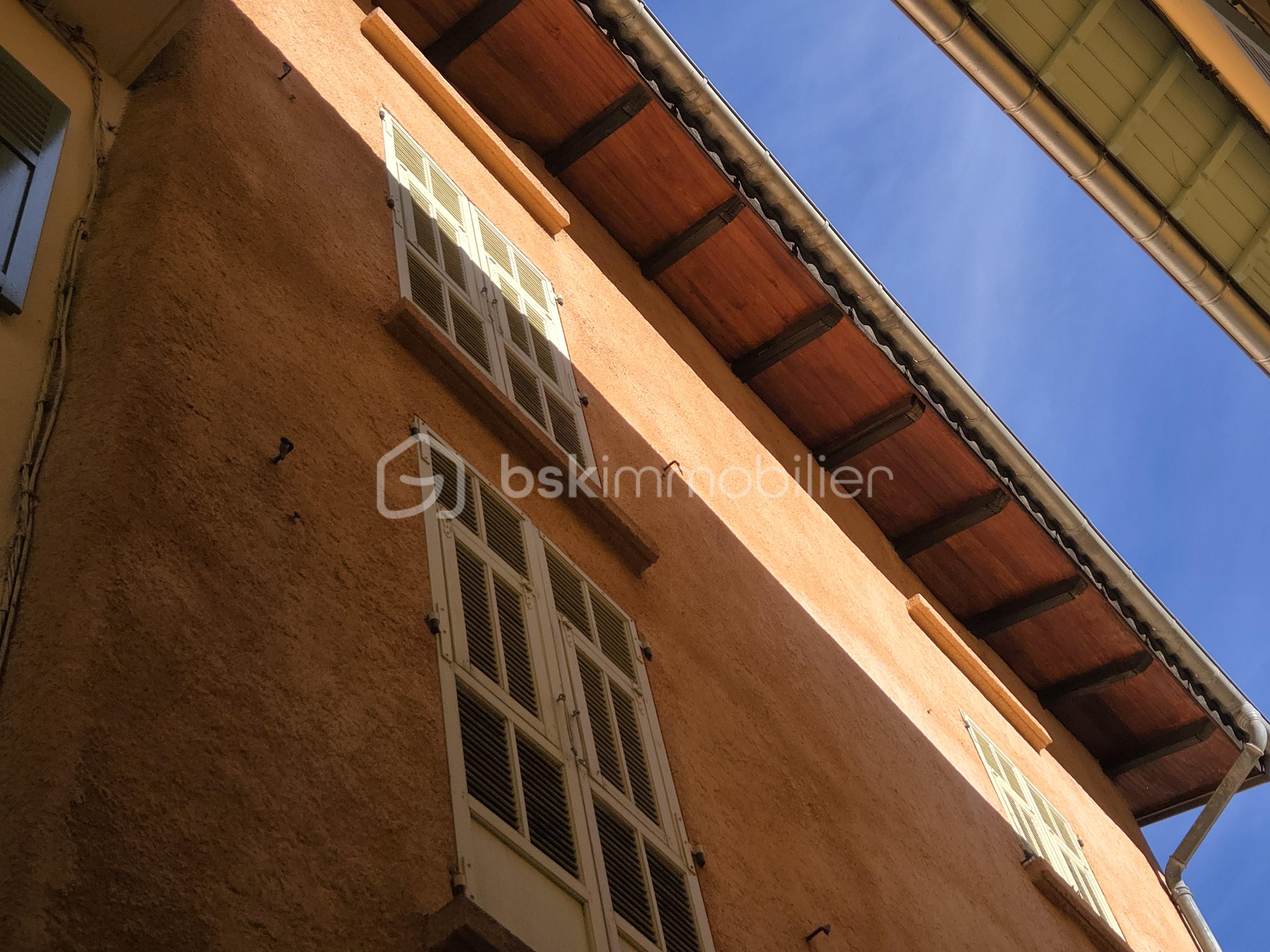 Maison de village de 289 m² - facade toiture.jpg