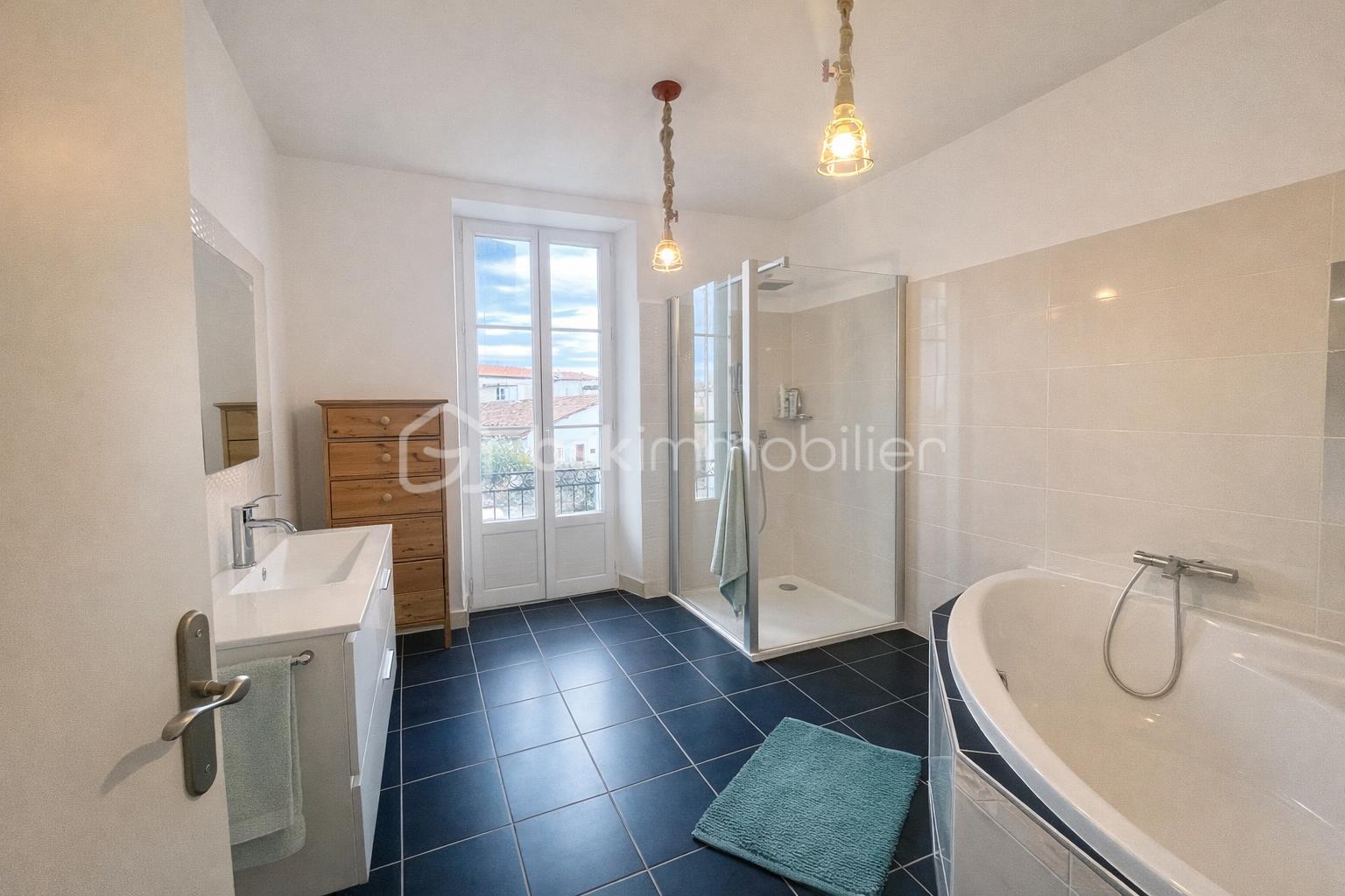 Maison de 158 m² - salle de bain .png