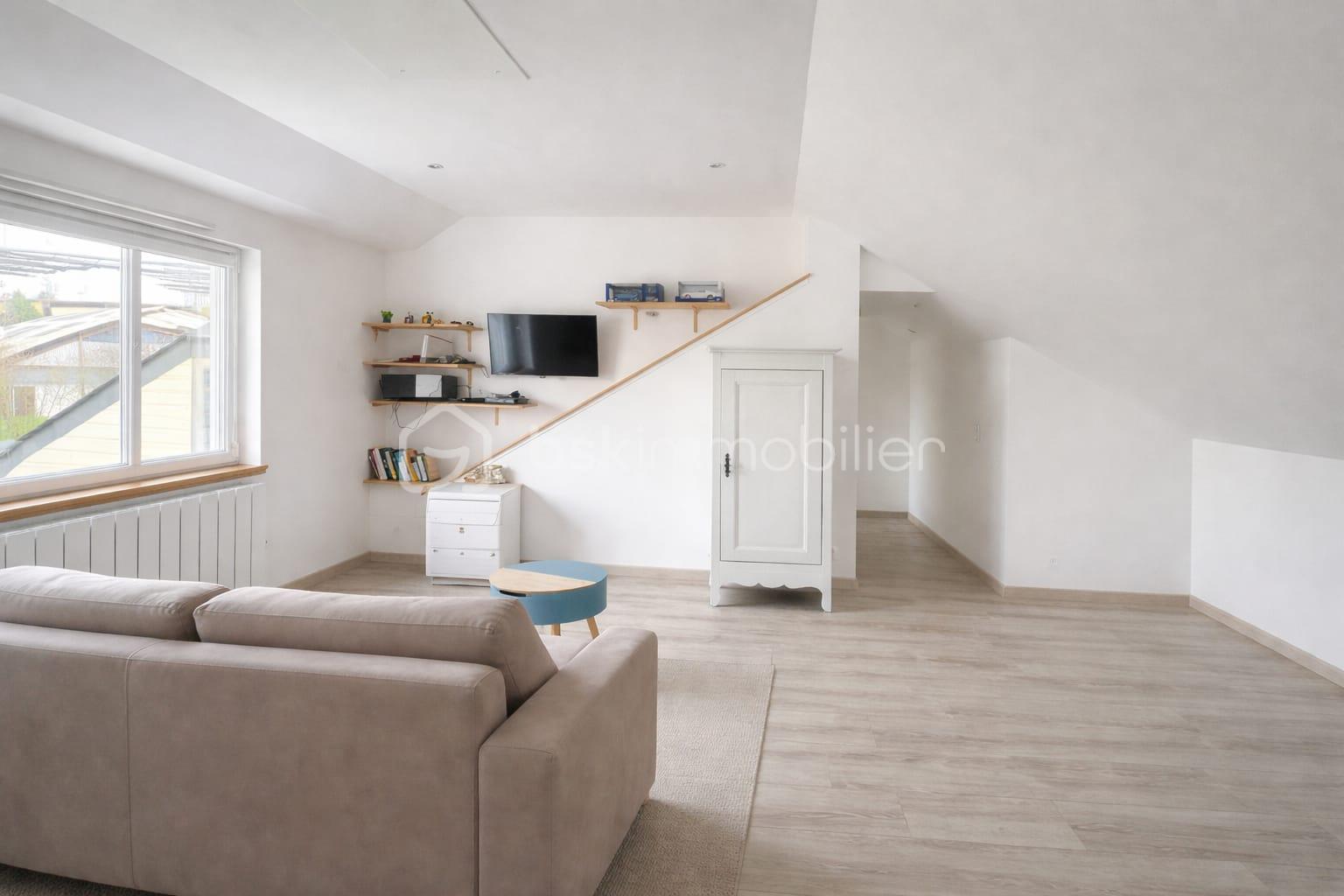 Mezzanine salon.jpeg