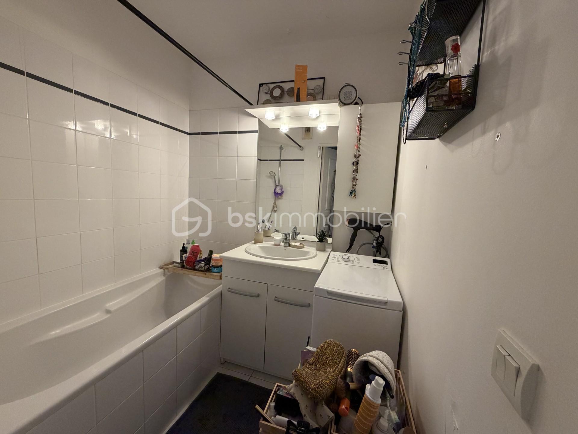 Appartement de 58,15 m² - salle de bains.jpg