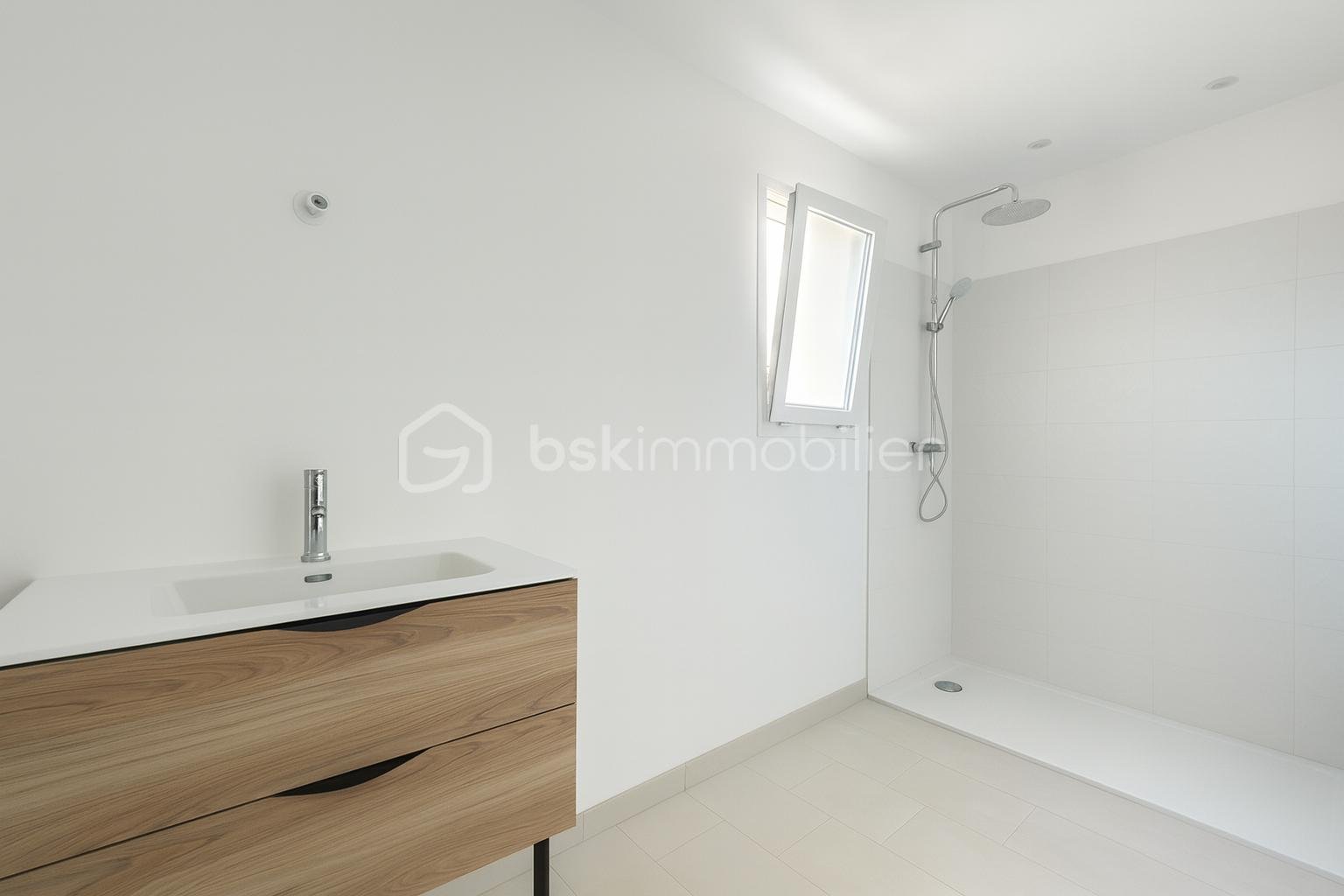 Maison de 99 m² - SDB étage.png